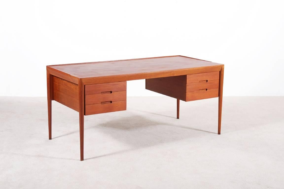 Nice teak desk by Erik Riisager Hansen, produced by Haslev Mobelsnedkeri in the 1960s. (Often referenced and attributed to Severin Hansen).

Excellent condition.

 