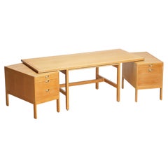 Borge Mogensen Oak Executive Desk for P. Lauritsen & Son, 1960.