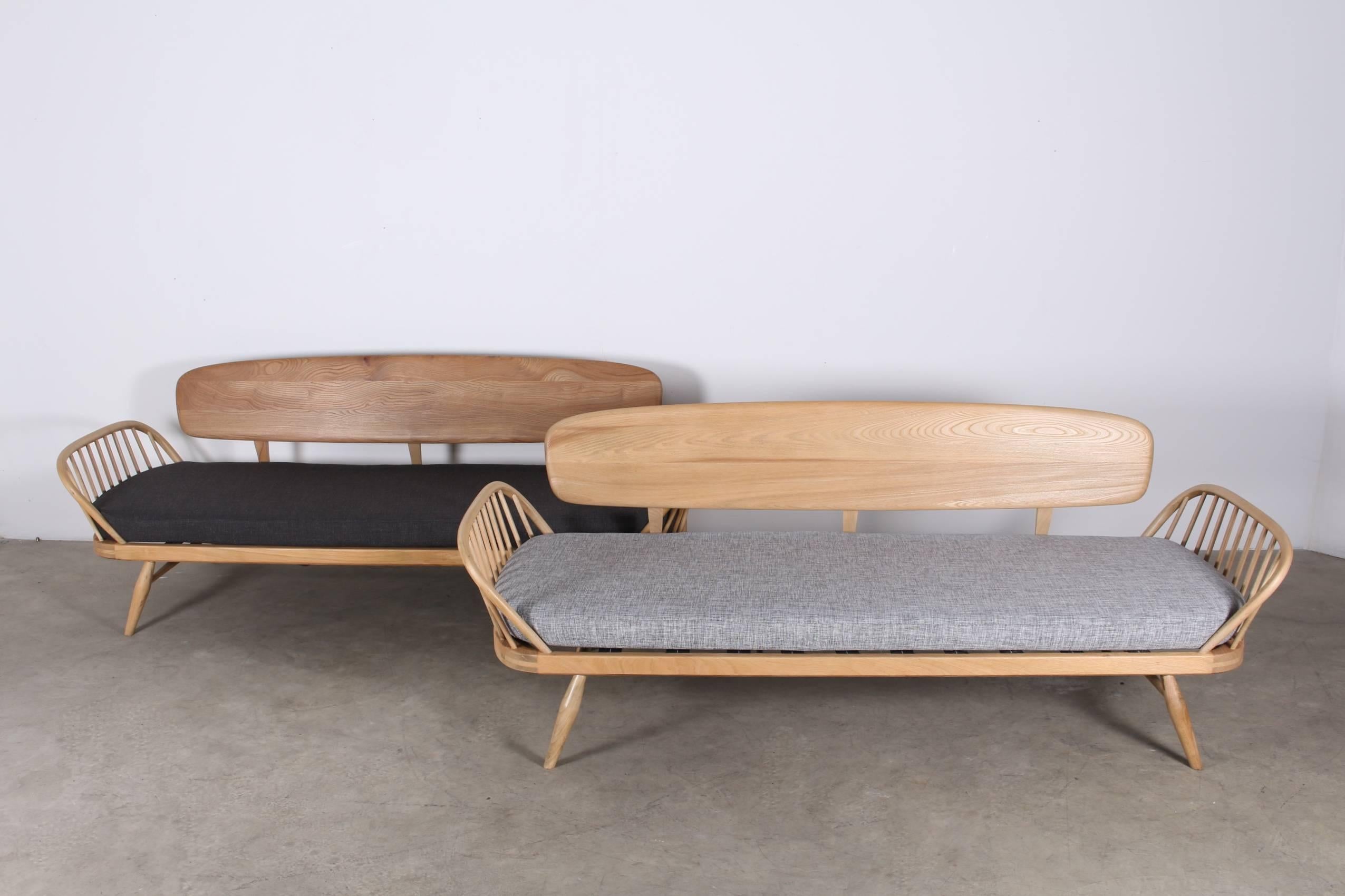 Mid-20th Century Luigi Ercolani for Ercol Daybed Couch Sofa ‘Model 355’ For Sale