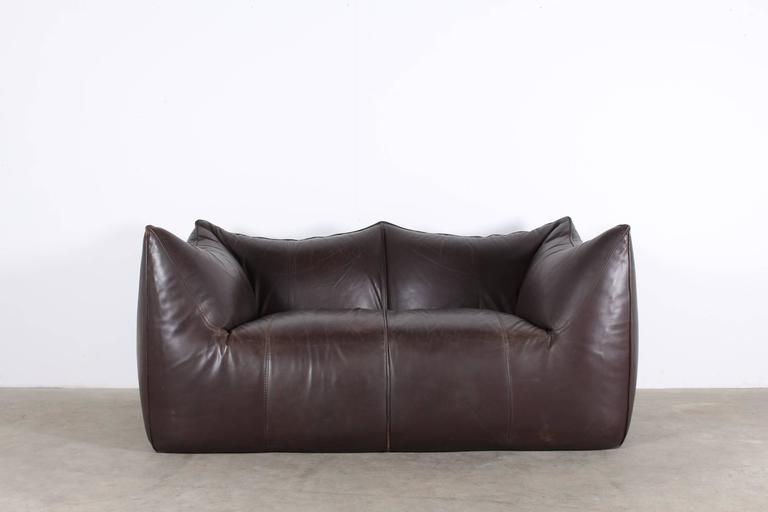 An extremely comfortable Bellini brown leather sofa in great condition.
Original color.