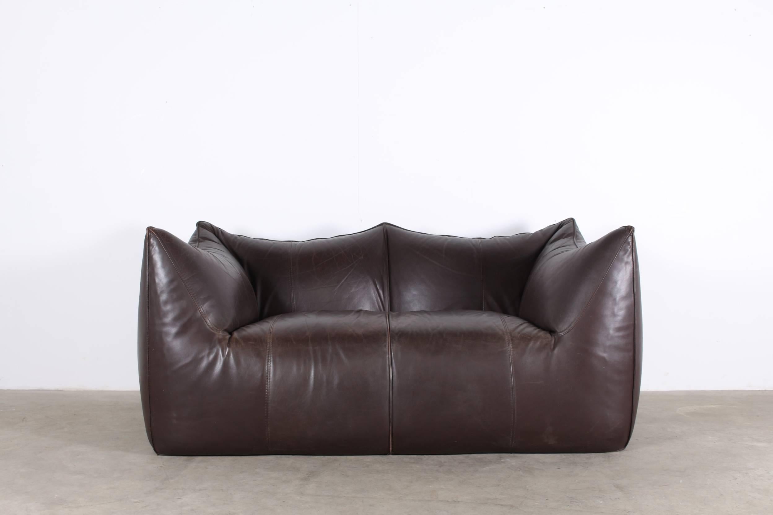 An extremely comfortable Bellini brown leather sofa in great condition.
Original color.