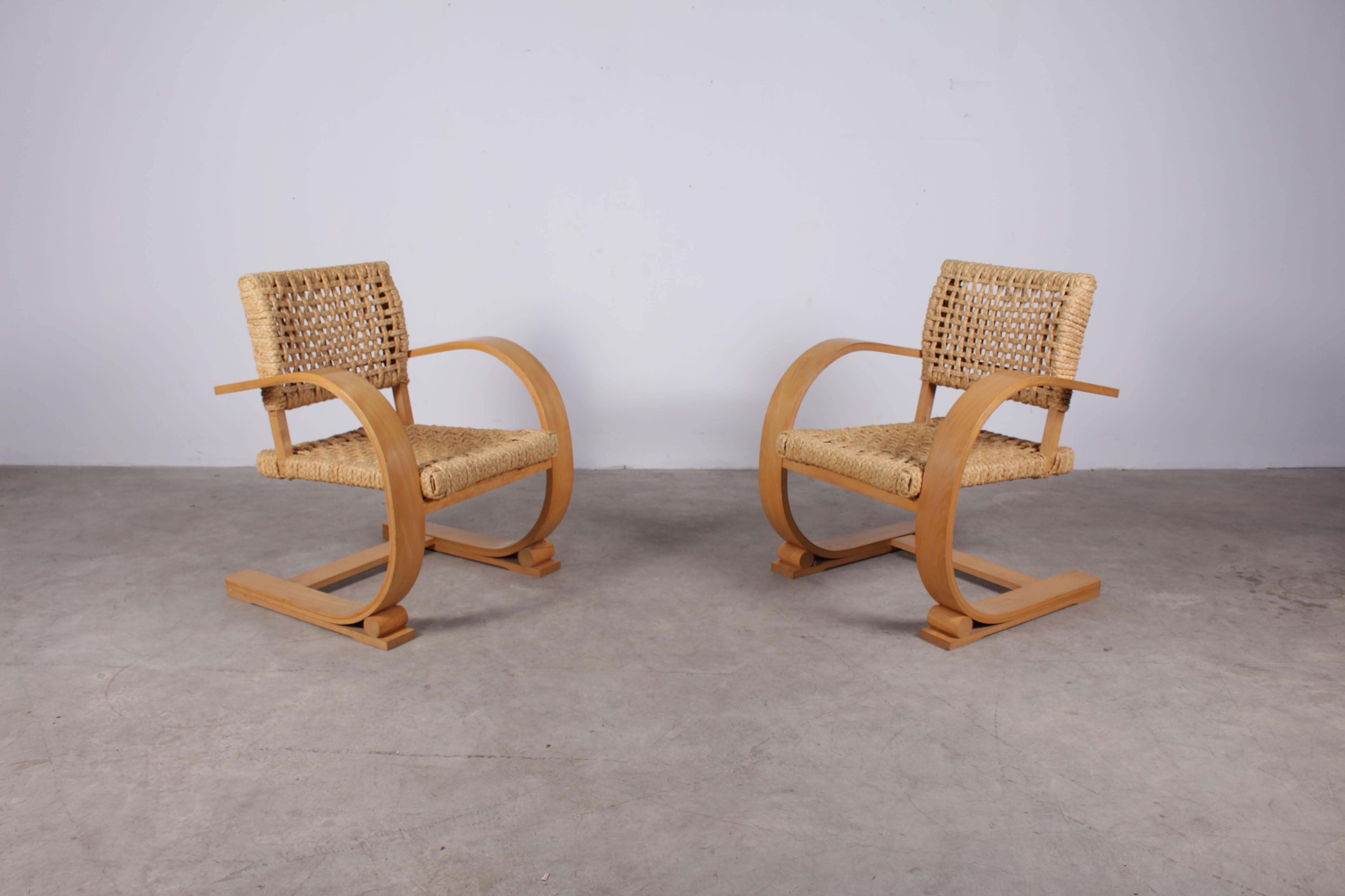 This Fresh pair of French armchair is in its original and perfect condition, they were never used since they were bought by their first owners, circa 1950.

Very comfortable armchairs for French design lovers!

Also see our other Audoux-Minet