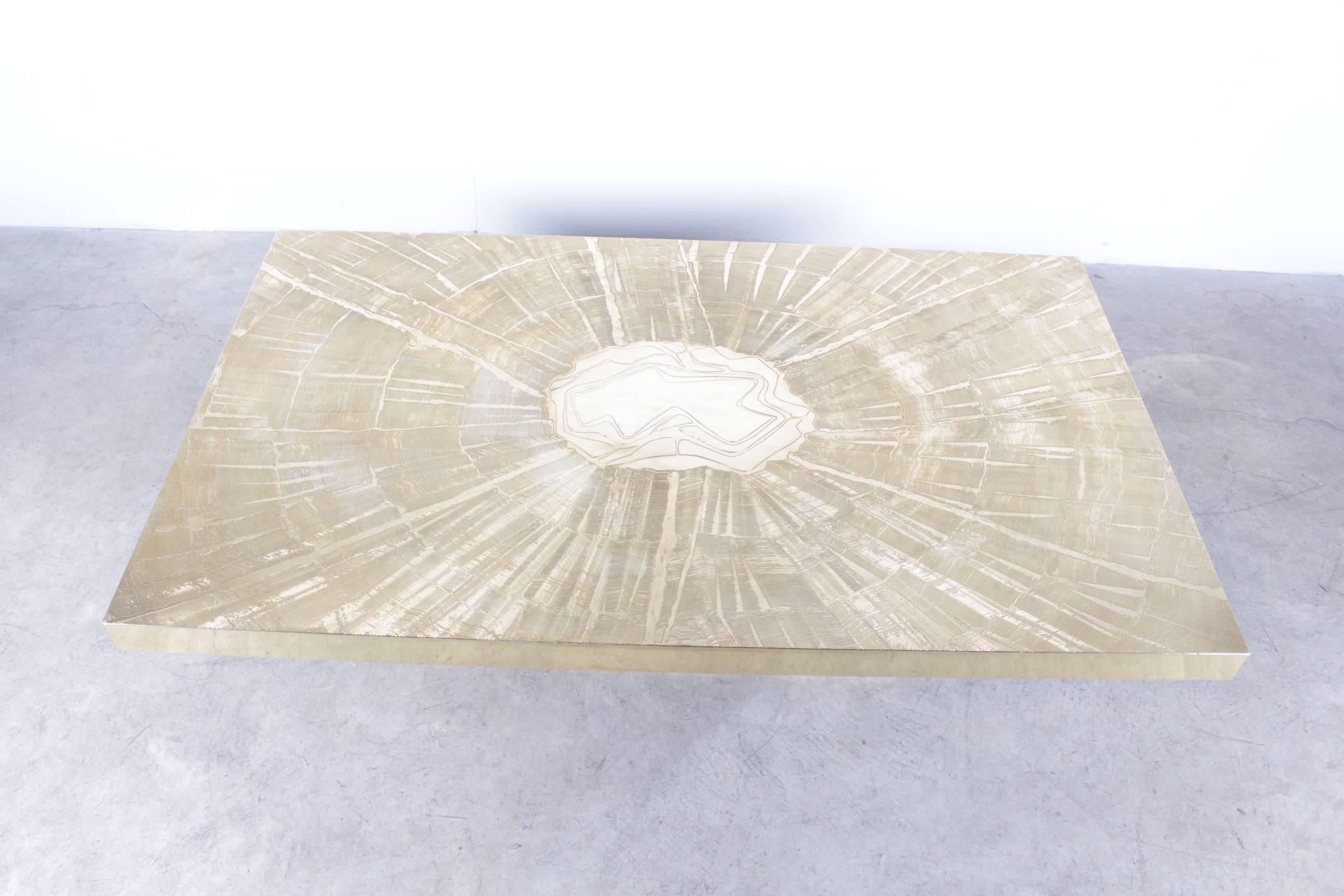 Splendid coffee table signed by A. Verneuil, in very good condition.
The white reflect are due to the camera flash, very thin scratches on the center and a very small bump on a border, due to normal wear, see pictures.
This coffee table is
