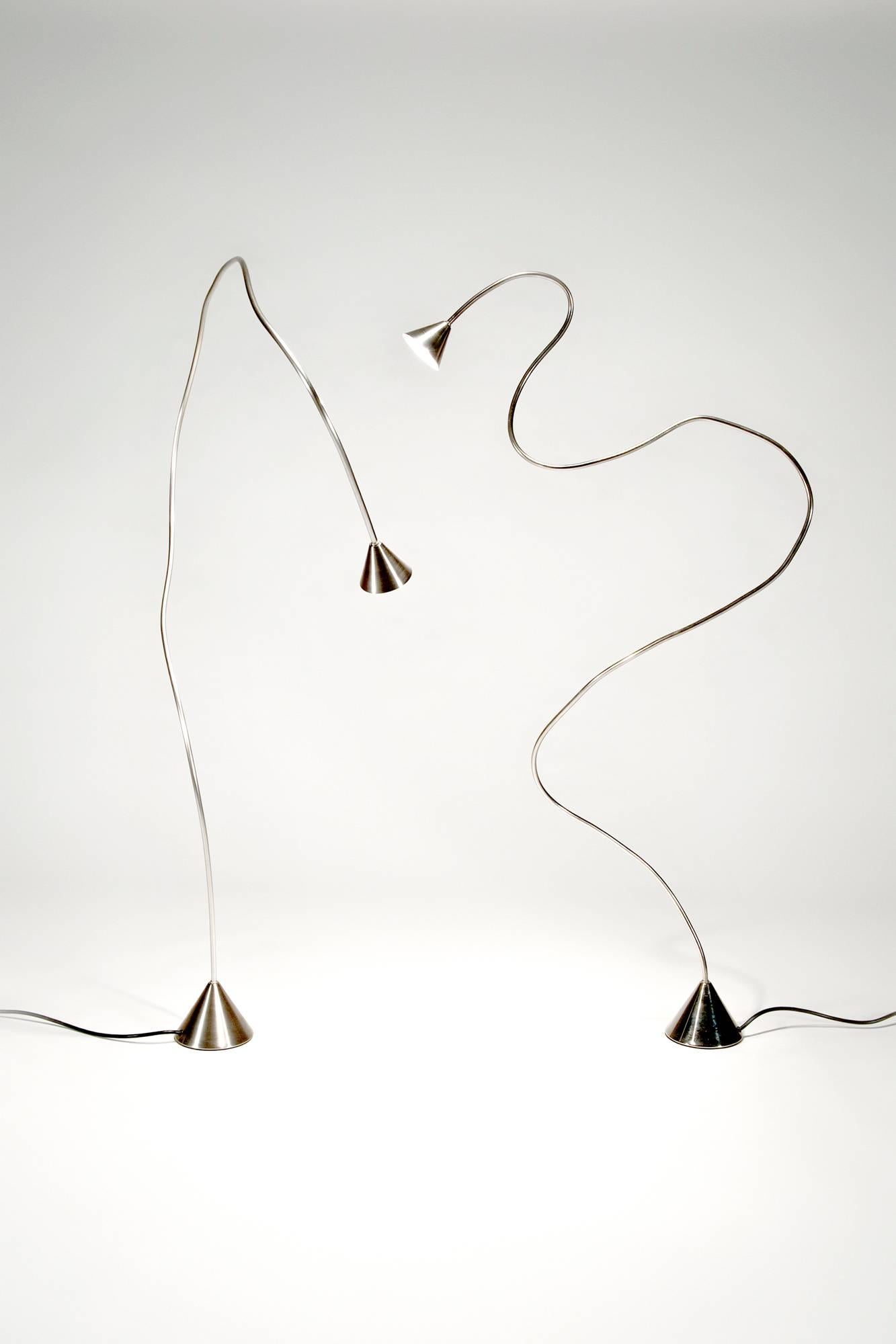 Two lamps included. Each can be bent and shaped into a variety of configurations. Each lamp requires 1 x 75 watt 12V 6 x 6.35 base bi-pin halogen bulb. UL Listed. From 2010 production, in good condition, wear consistent with age and use.

?A
