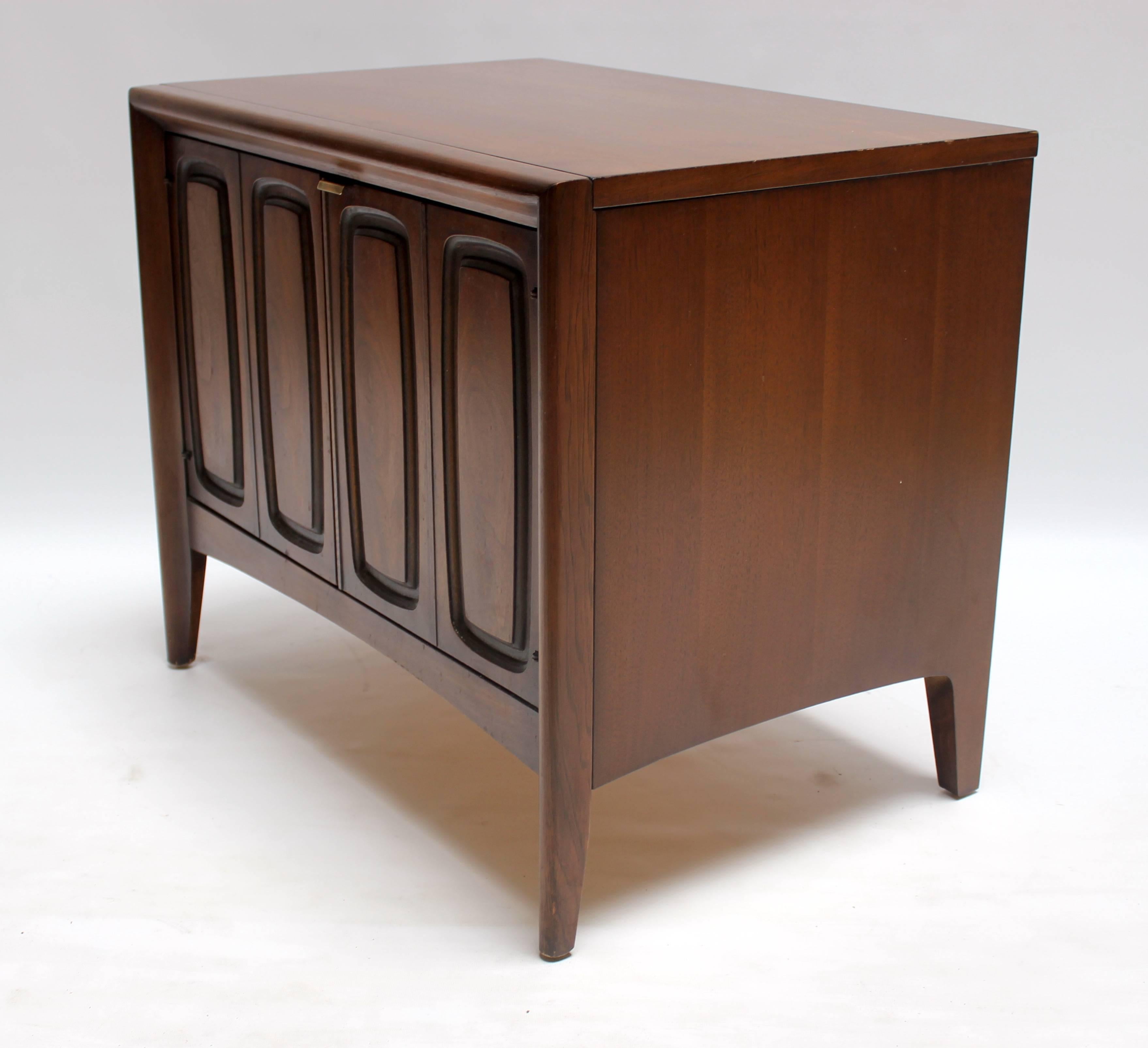 broyhill emphasis nightstand