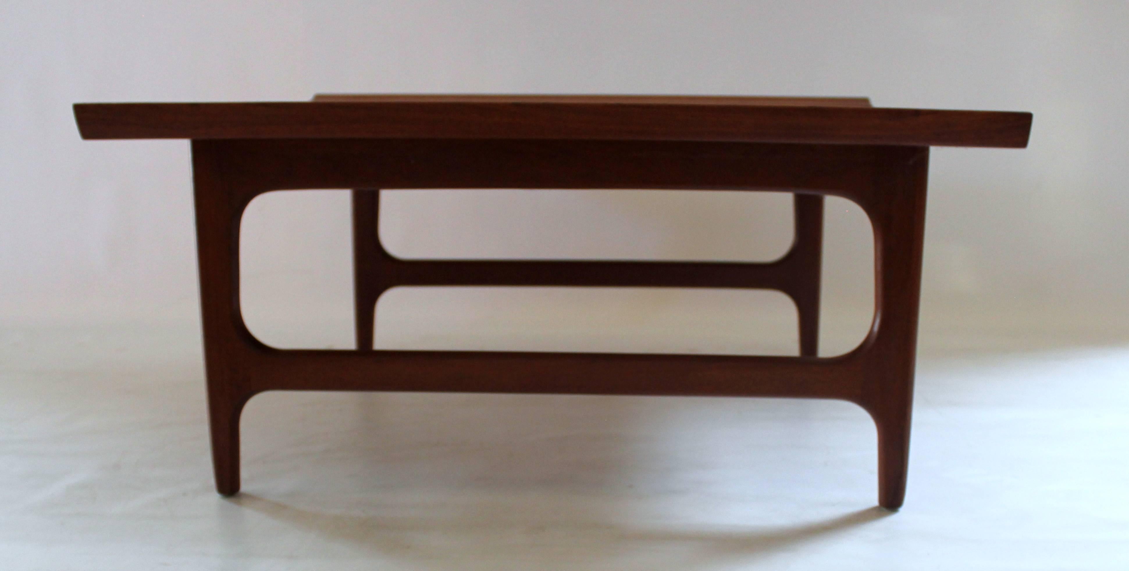 1960s Japanese Modern Teak Coffee Table in the Style of Finn Juhl In Excellent Condition In Sacramento, CA