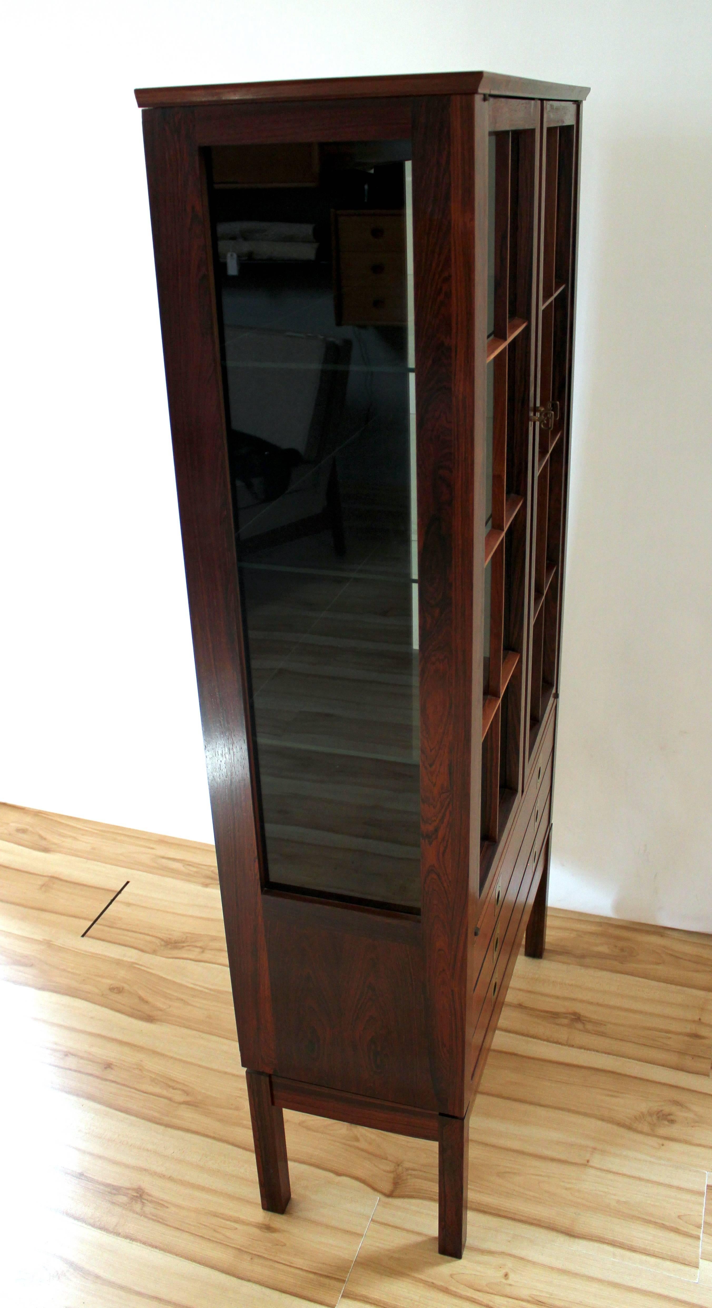 1960s Rosewood Lighted Cabinet by Torbjørn Afdal for Bruksbo In Good Condition In Sacramento, CA