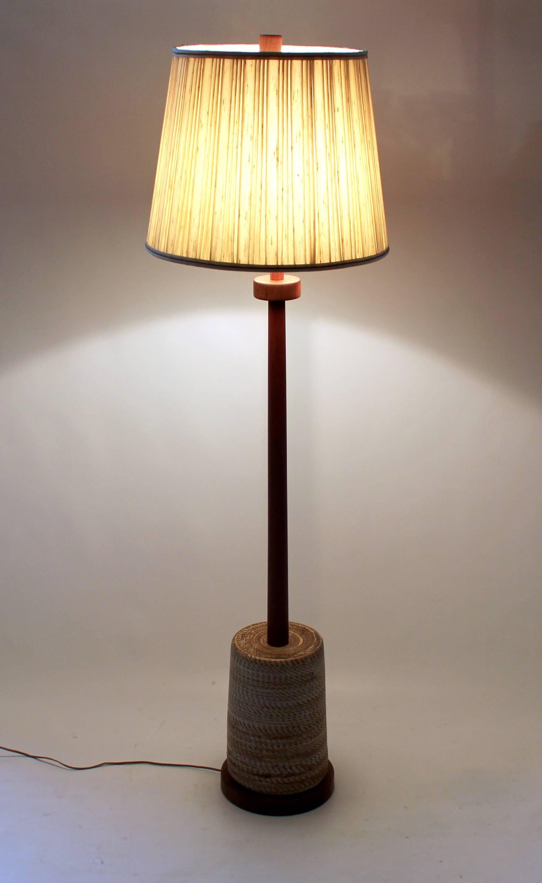 1960s ceramic and walnut floor lamp by Gordon and Jane Martz for Marshall Studios. Shade measures 17