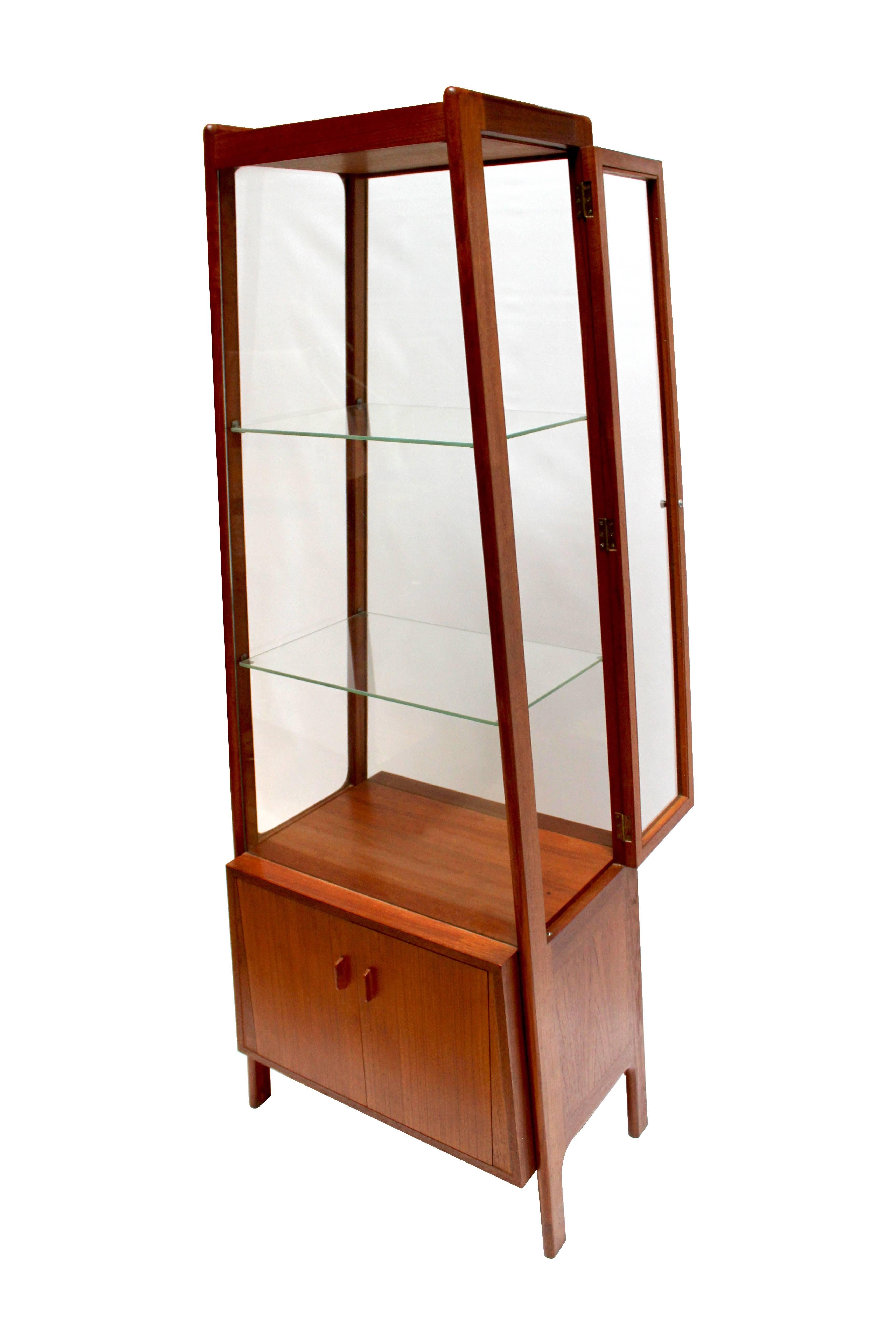 Rare 1950s Danish Modern Teak and Glass Curio Cabinet or Vitrine by Hans Wegner In Good Condition In Sacramento, CA
