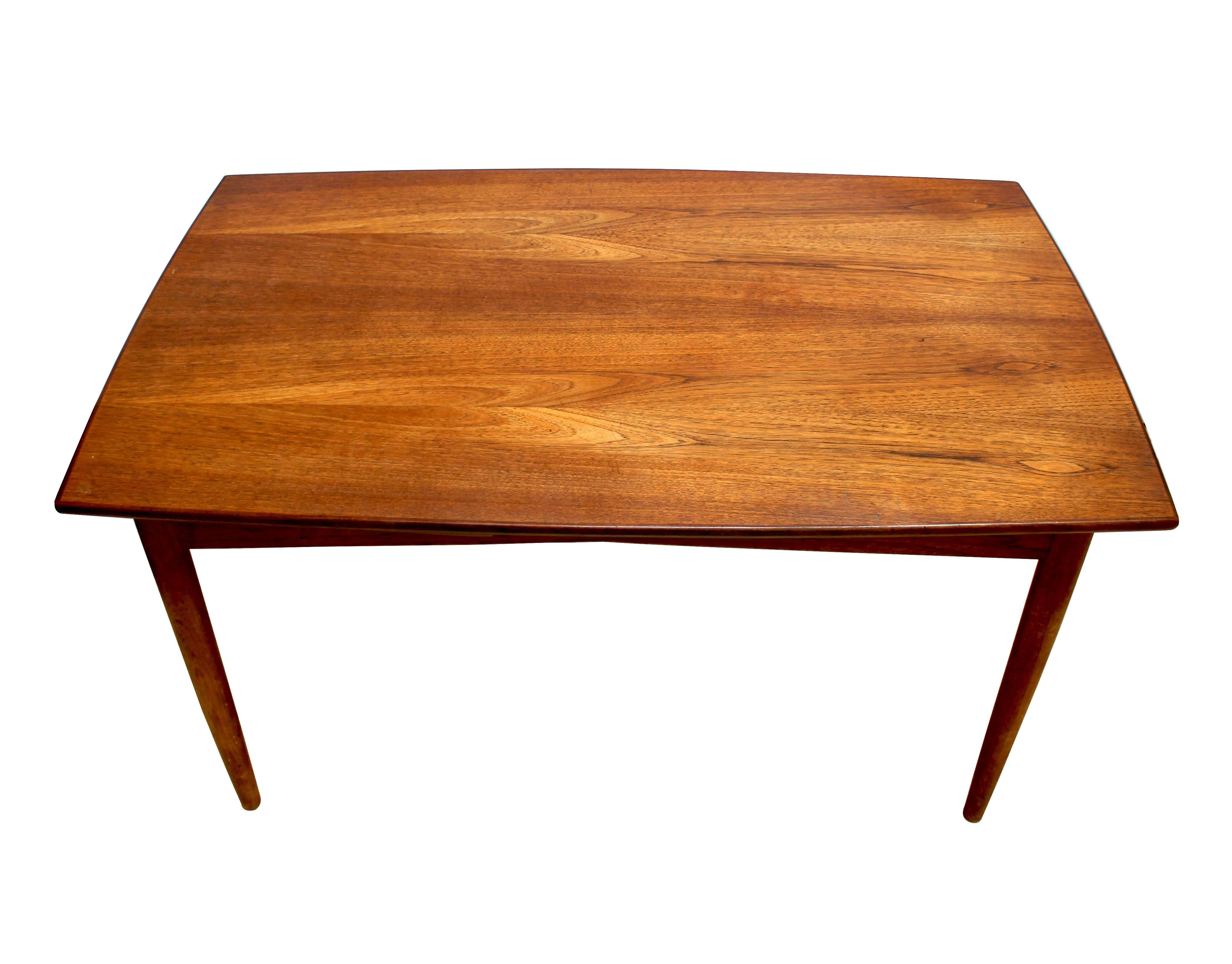 1960s Danish Modern Teak Draw-Leaf Dining Table In Excellent Condition In Sacramento, CA