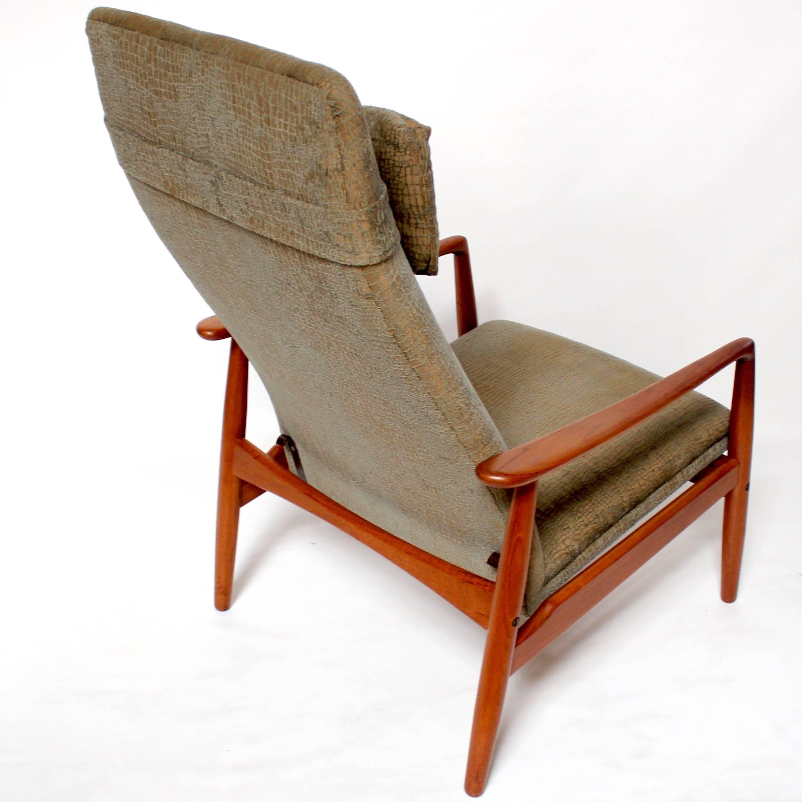 Søren Ladefoged Danish Modern Reclining Lounge Chair with Ottoman, circa 1960 In Excellent Condition For Sale In Sacramento, CA