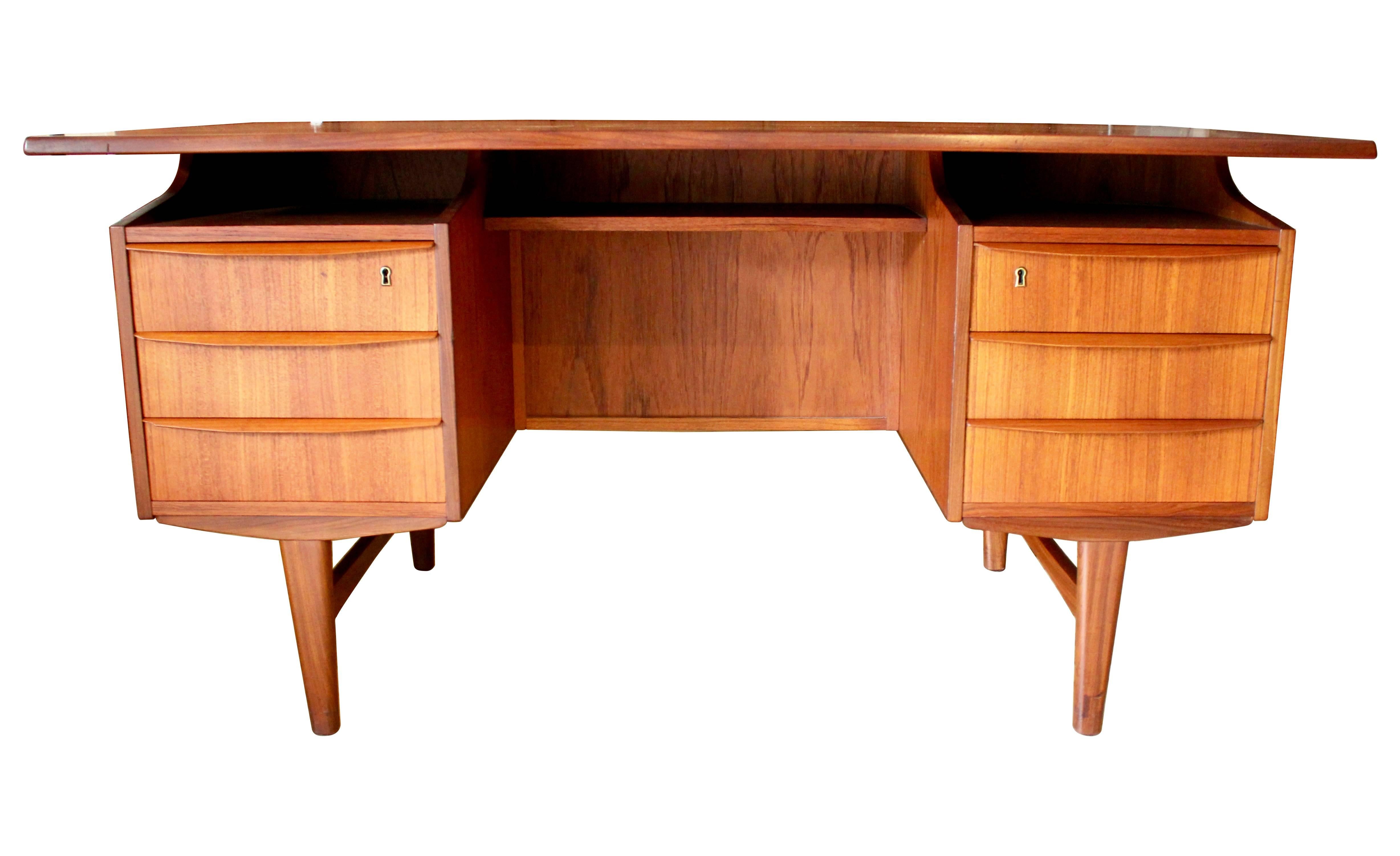 Danish Modern Floating-Top Teak Executive Desk with Locking Bar In Good Condition In Sacramento, CA
