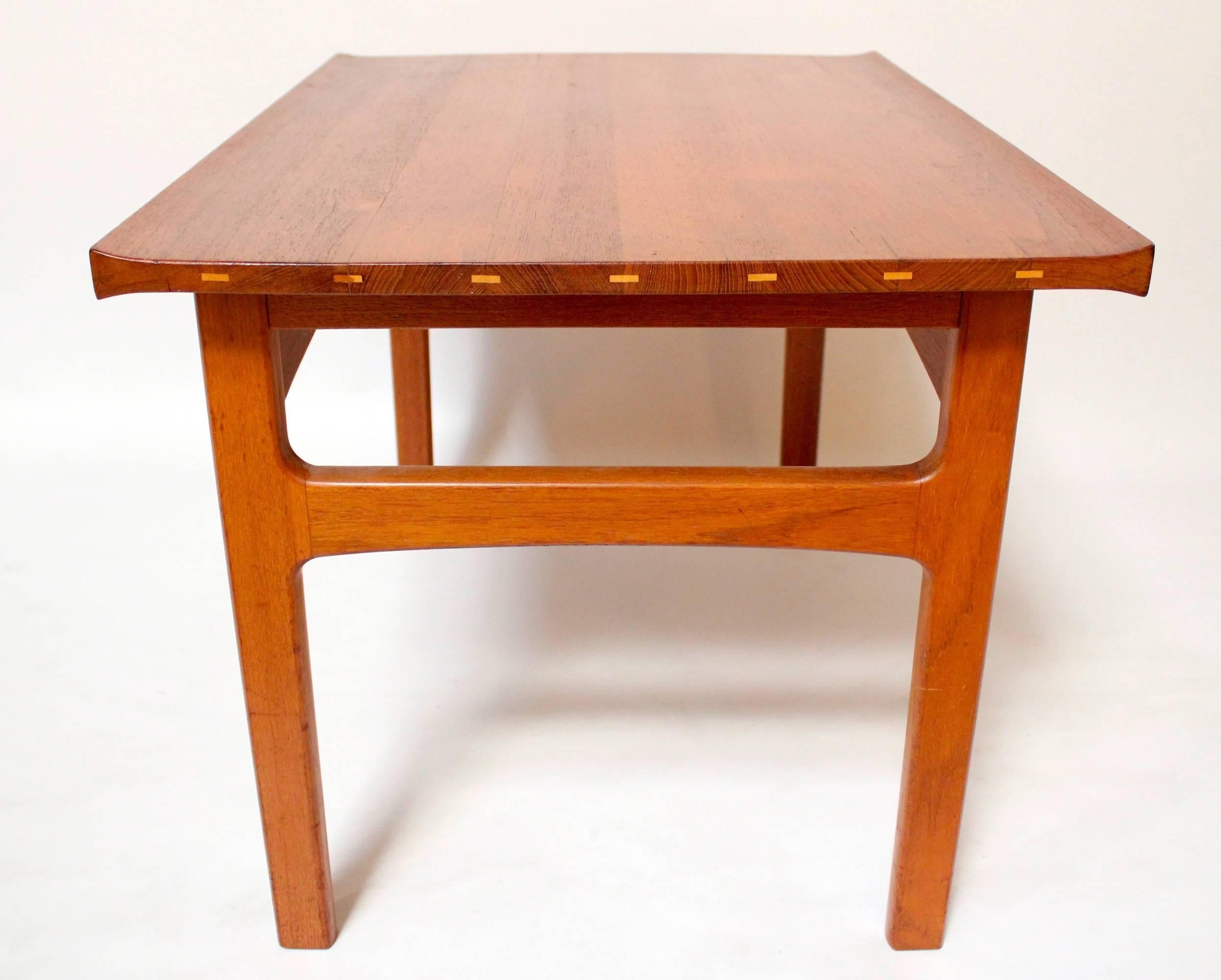 1960s Scandinavian Modern Solid Teak Side Table In Excellent Condition For Sale In Sacramento, CA