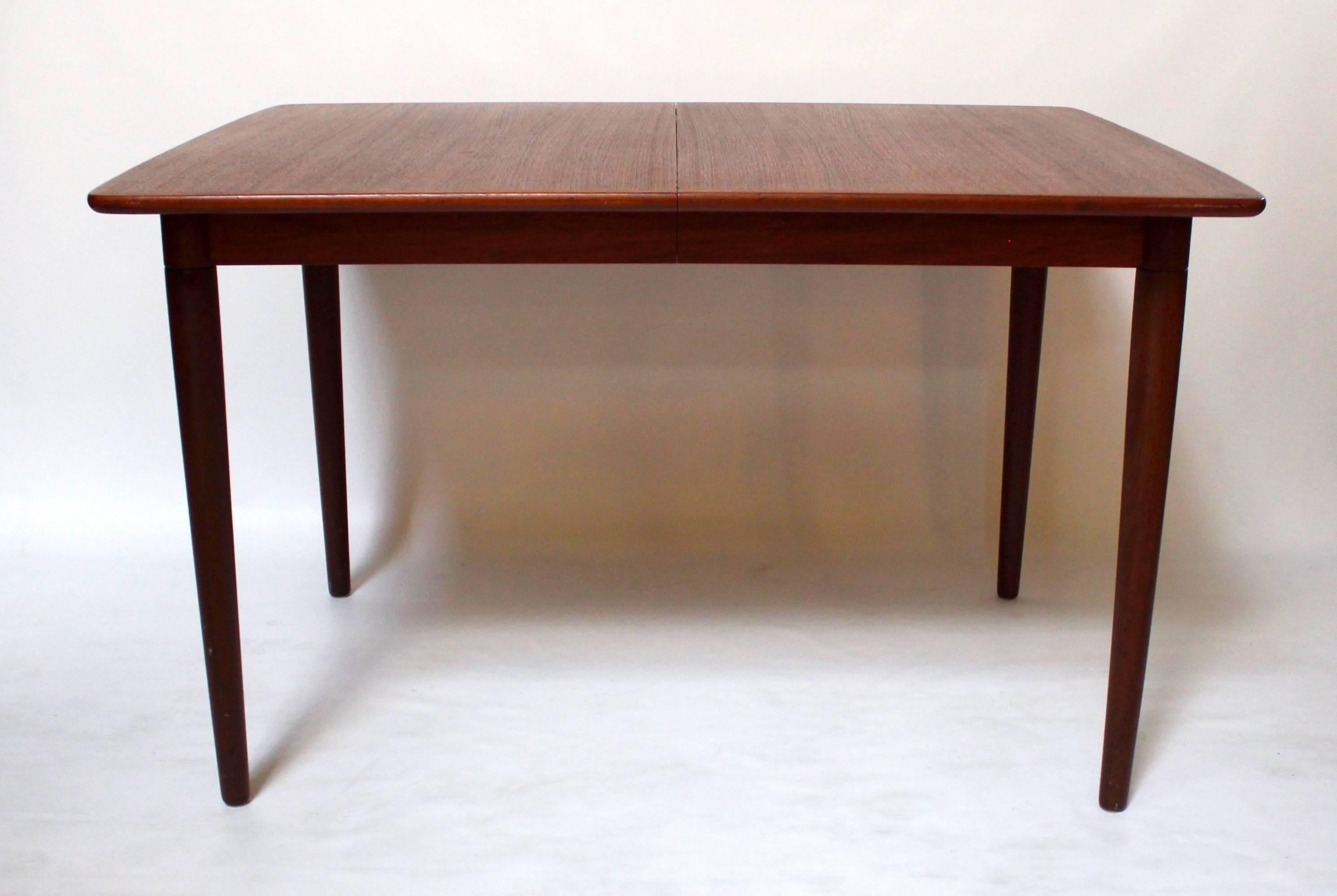 1960s Danish Modern Teak Dining Table with Two Leaves In Excellent Condition In Sacramento, CA