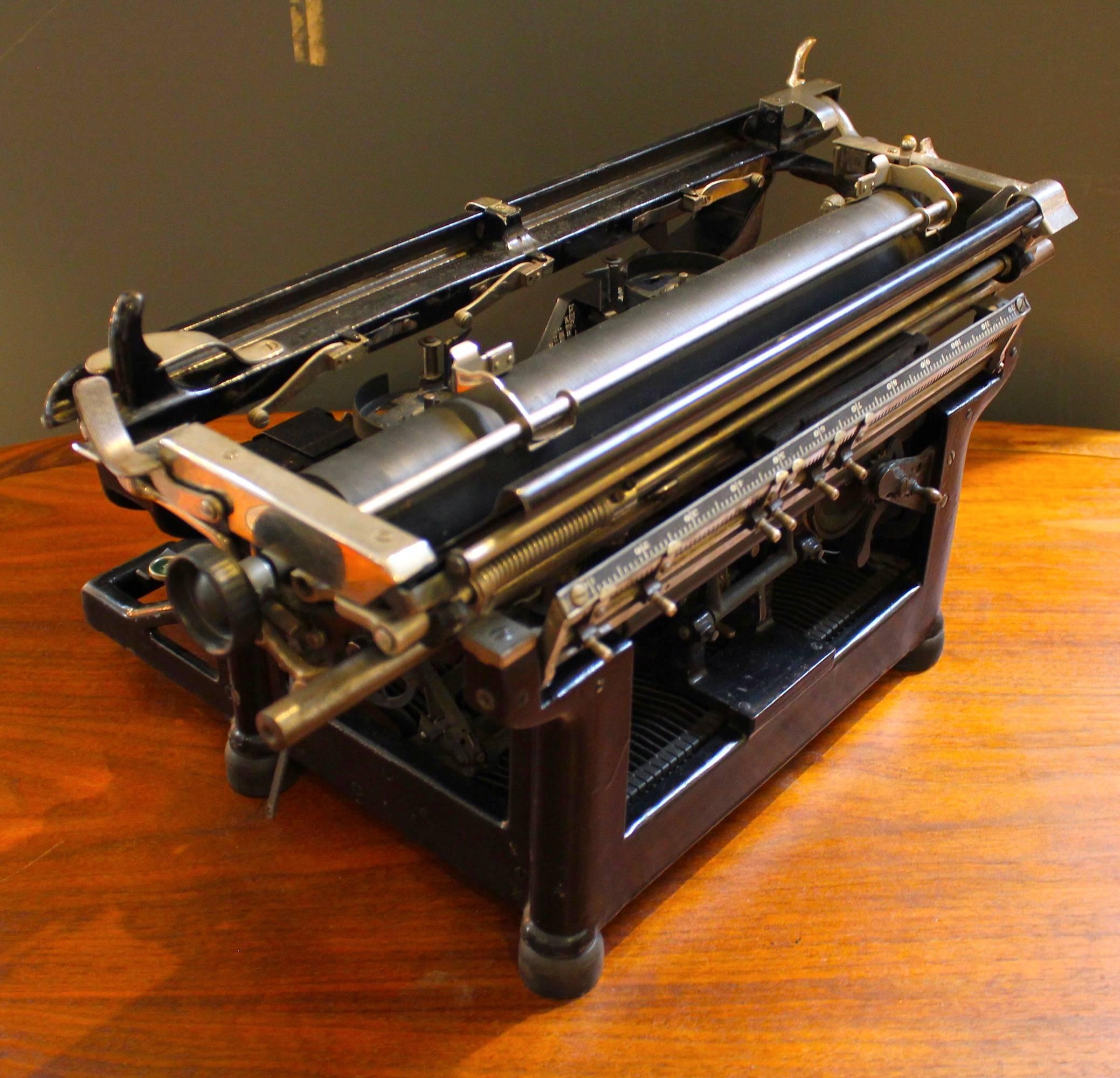 Early 20th Century Underwood Typewriter 3
