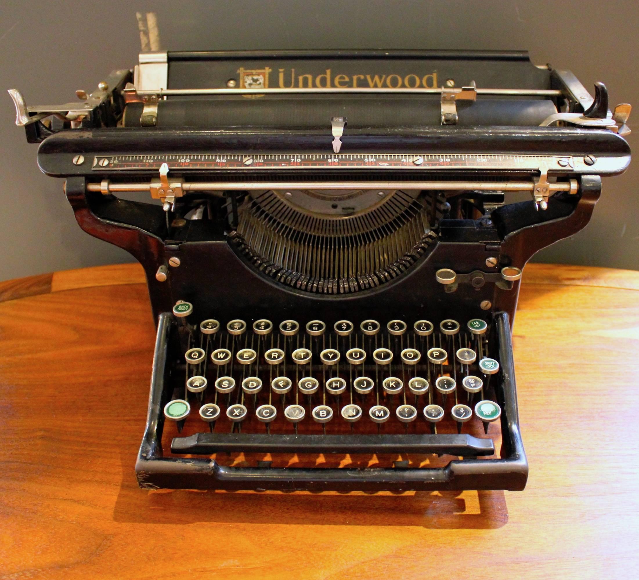 Early 20th Century Underwood Typewriter In Excellent Condition In Sacramento, CA