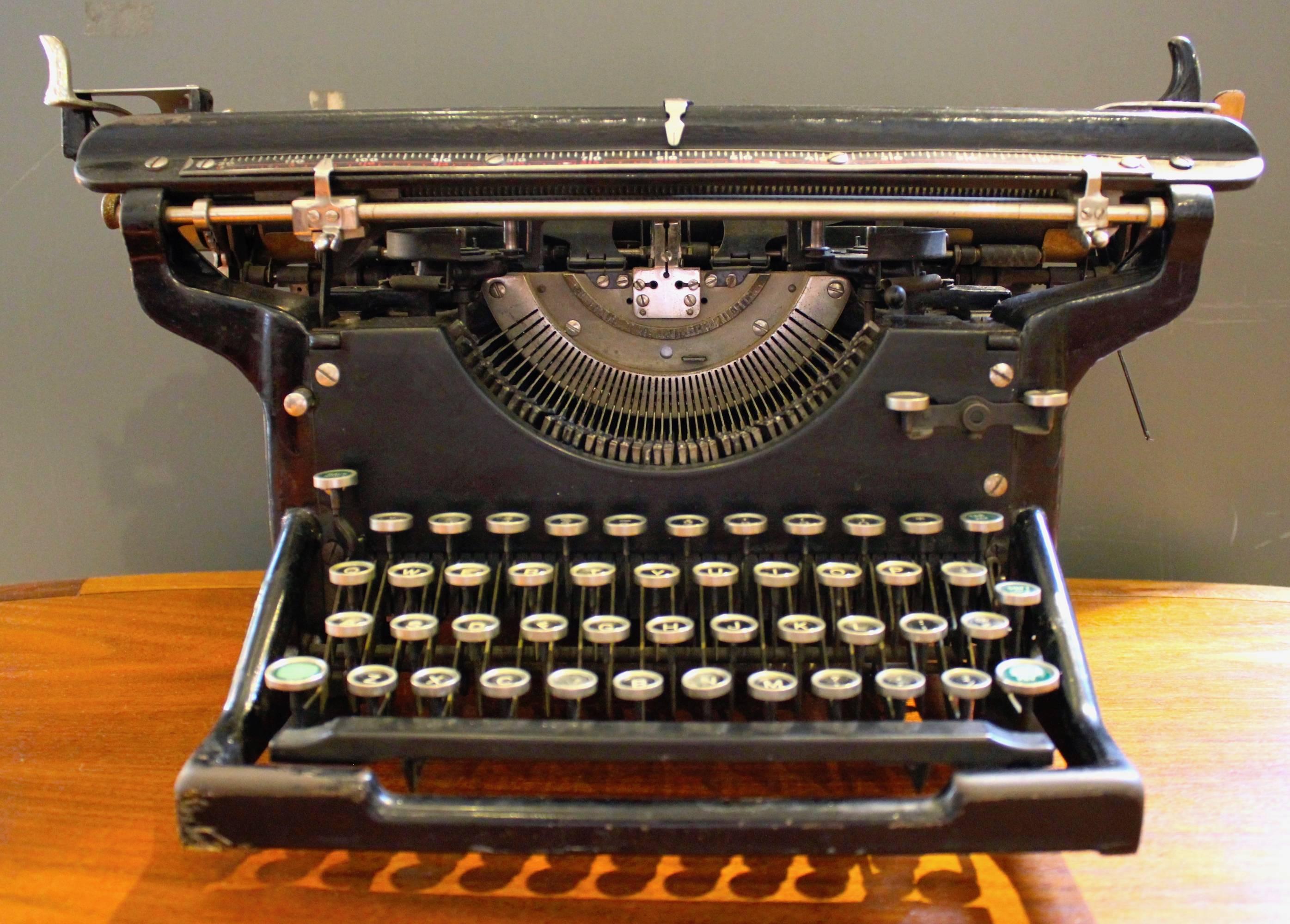American Early 20th Century Underwood Typewriter