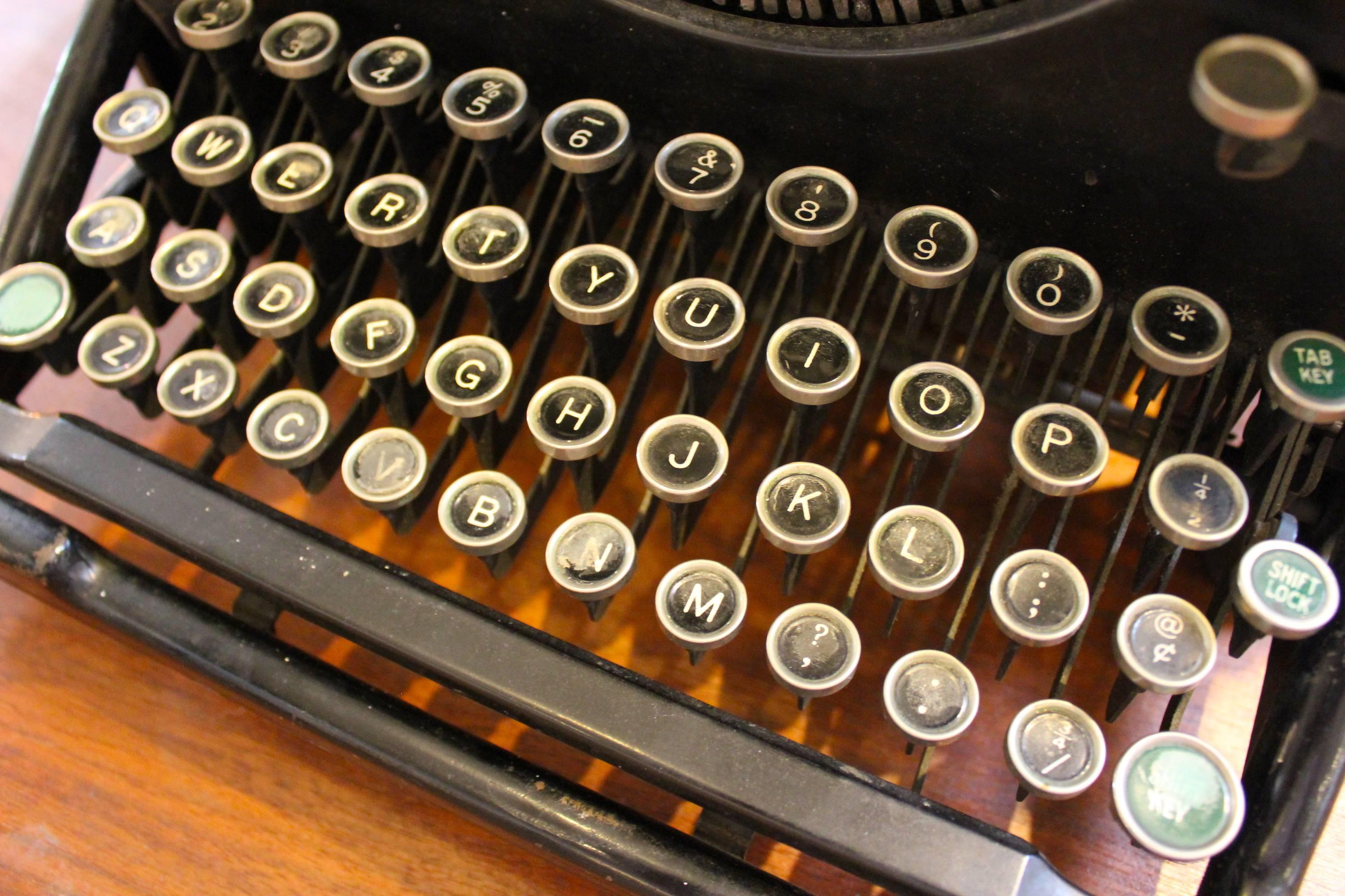 Early 20th Century Underwood Typewriter 4