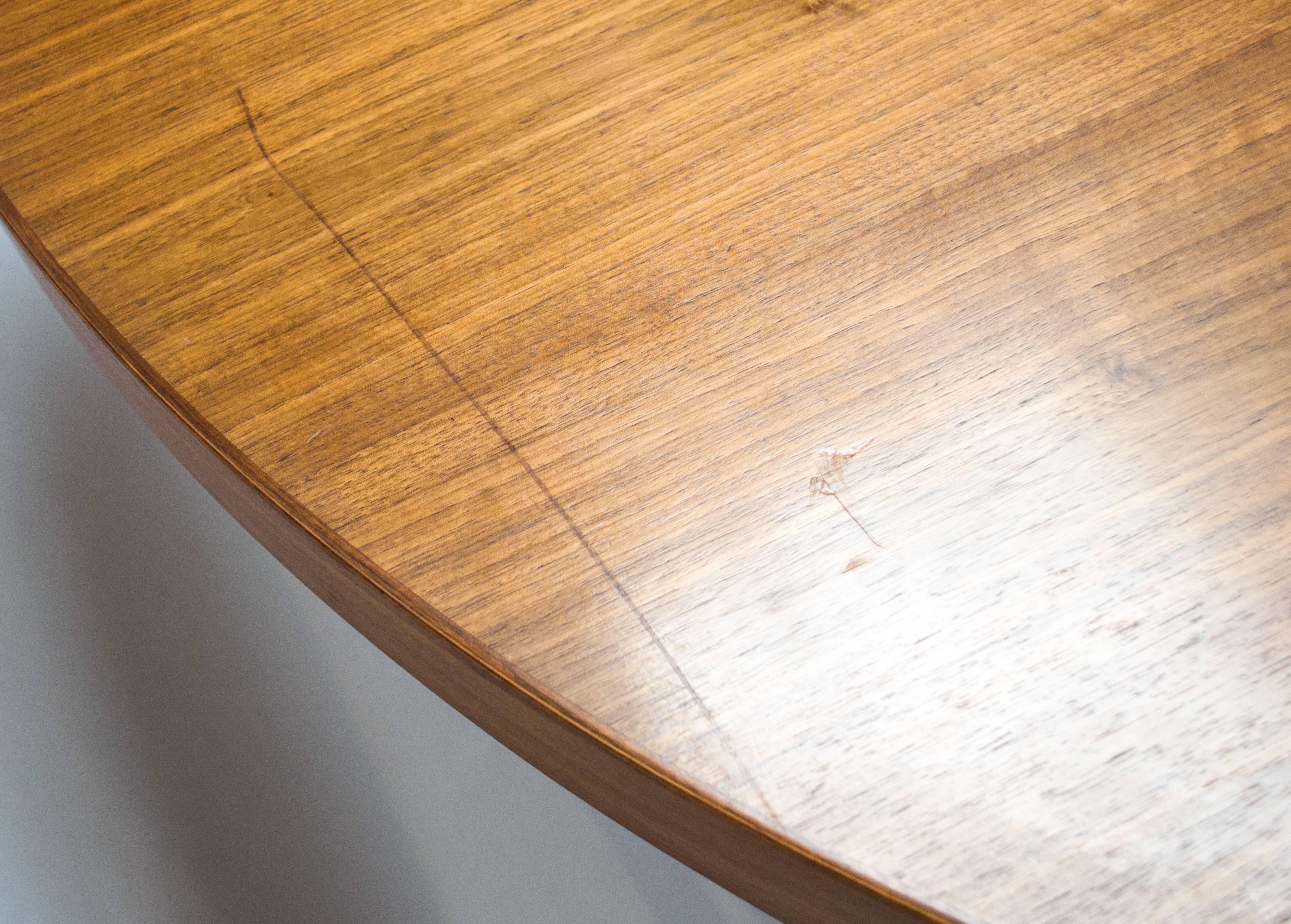 Walnut Dining Table by Skovmand & Andersen for Moreddi with Four Leaves In Good Condition In Sacramento, CA