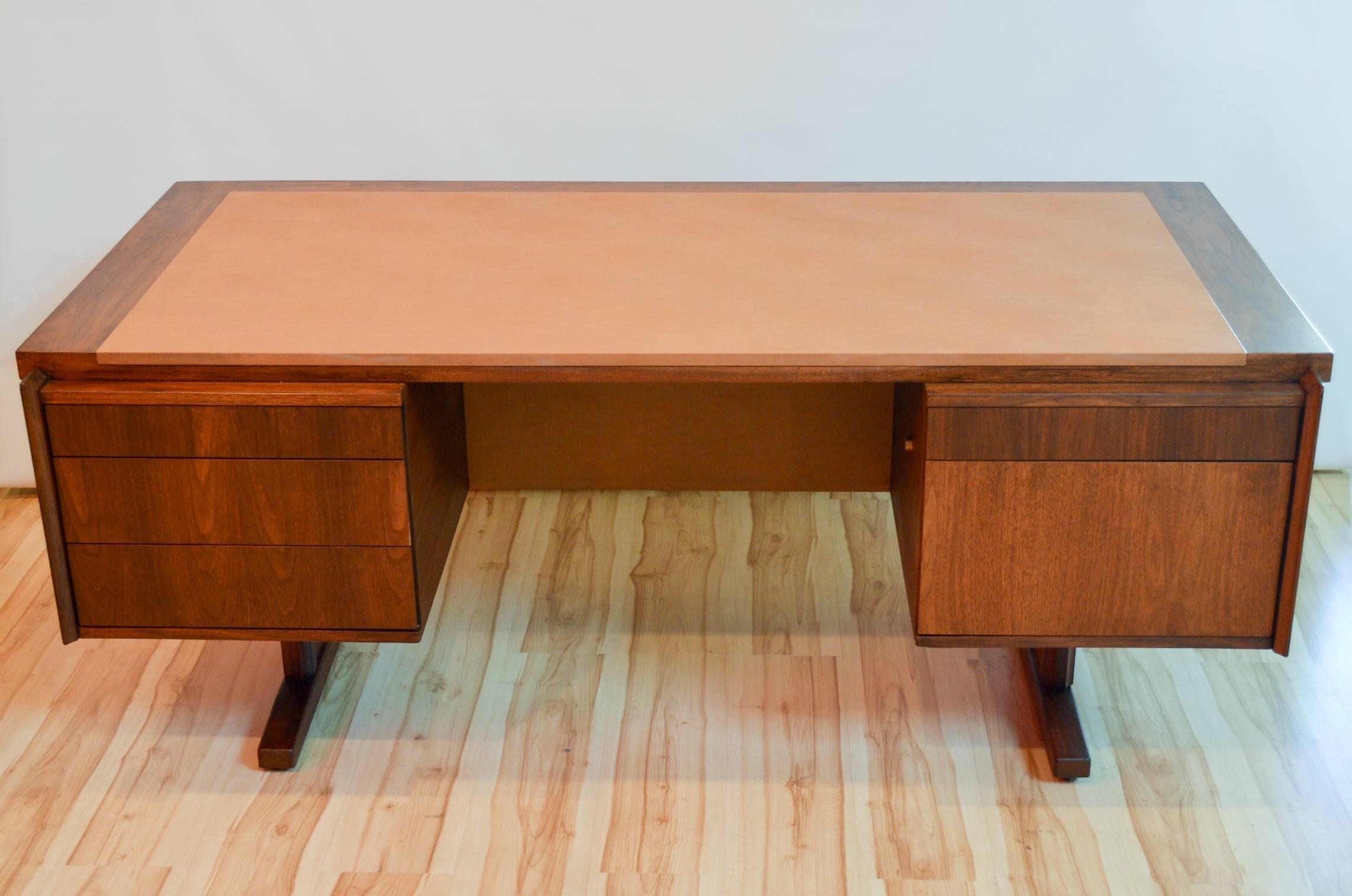 1960s Martin Borenstein Walnut Executive Desk In Good Condition In Sacramento, CA