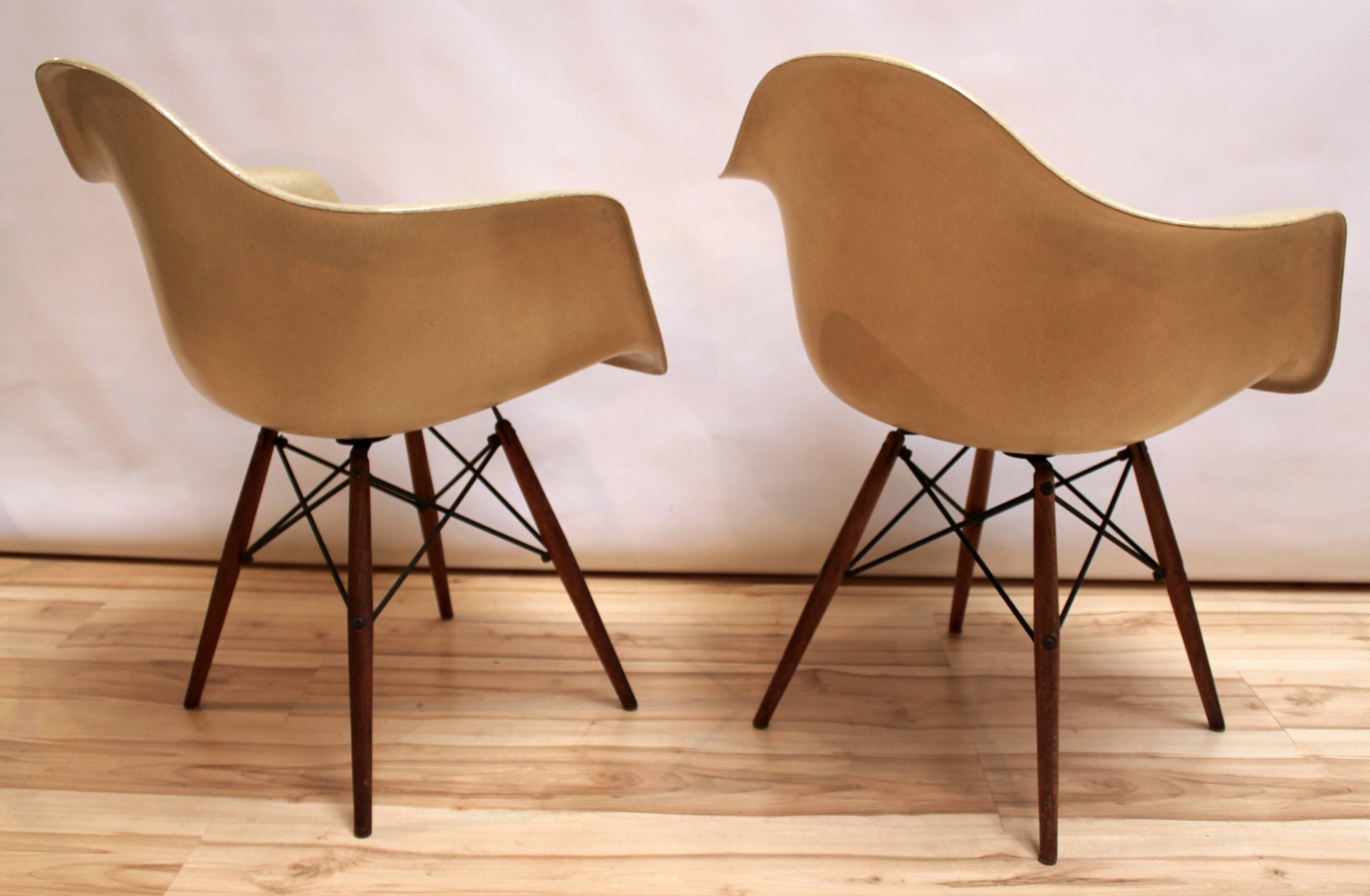 Mid-20th Century Pair of Eames Zenith DAW Fiberglass Lounge Chairs with Walnut Dowel Legs