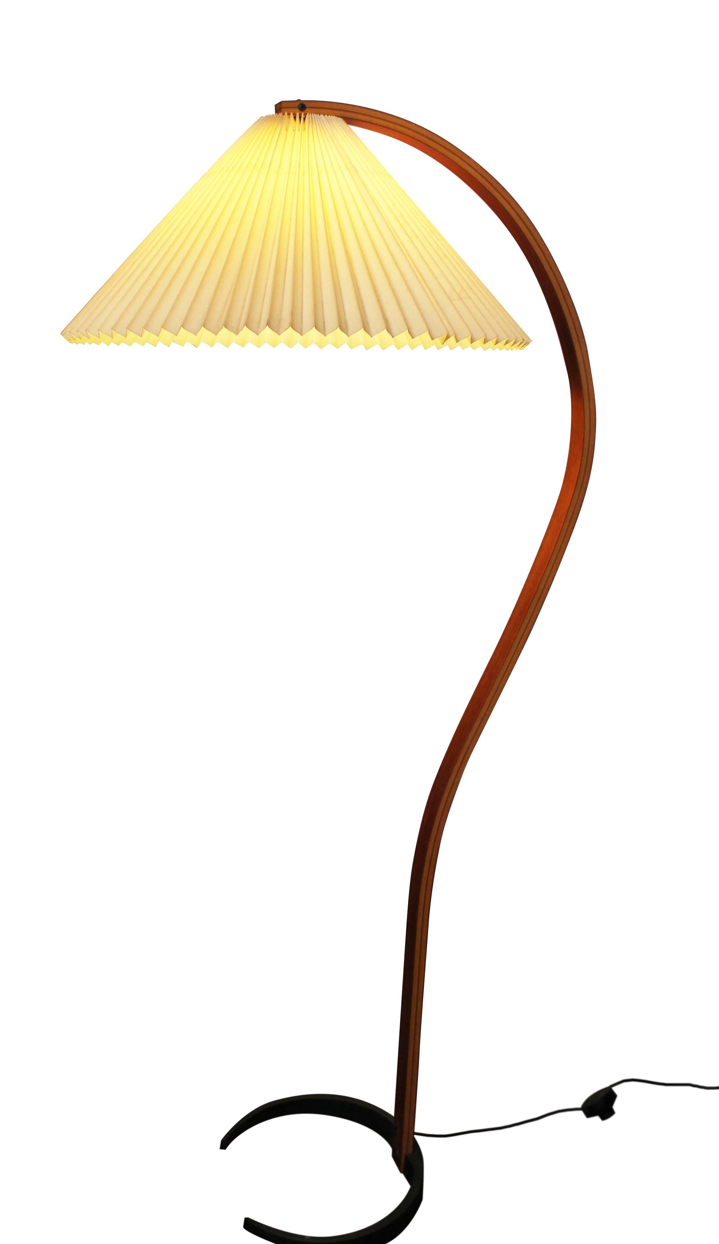 1960s Danish modern standing bentwood floor lamp by Caprani with iron base. Lamp has original pleated shade and floor switch.