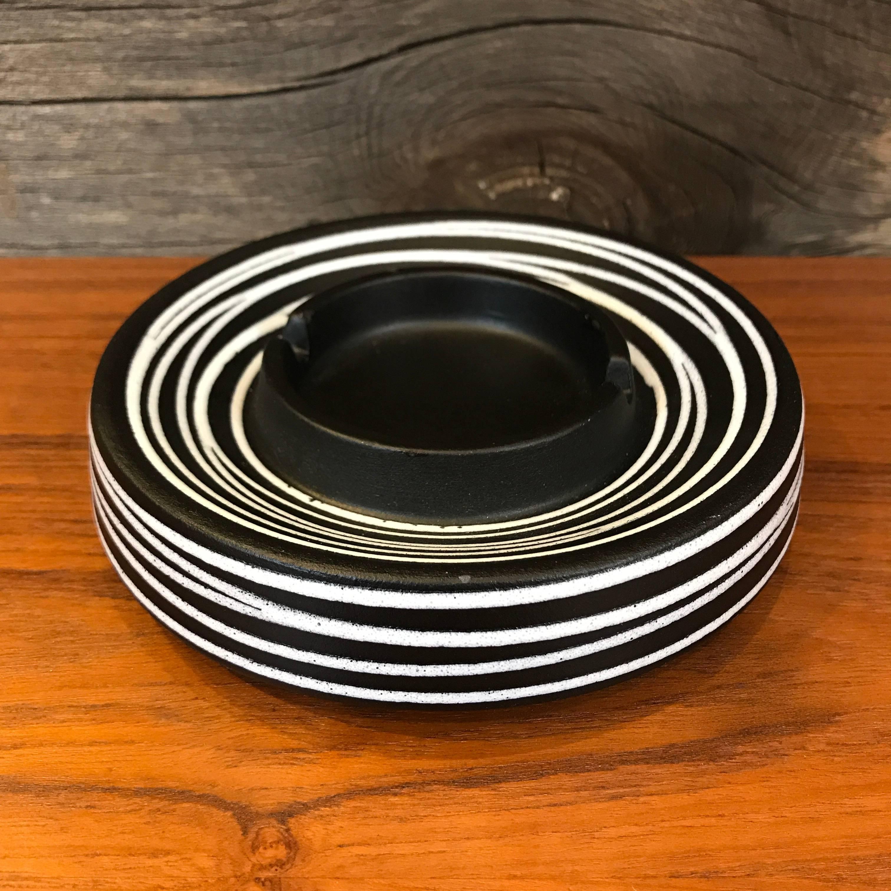 Vintage mod black and white ceramic ashtray, model number 2070, manufactured by Royal Haeger of Illinois.
