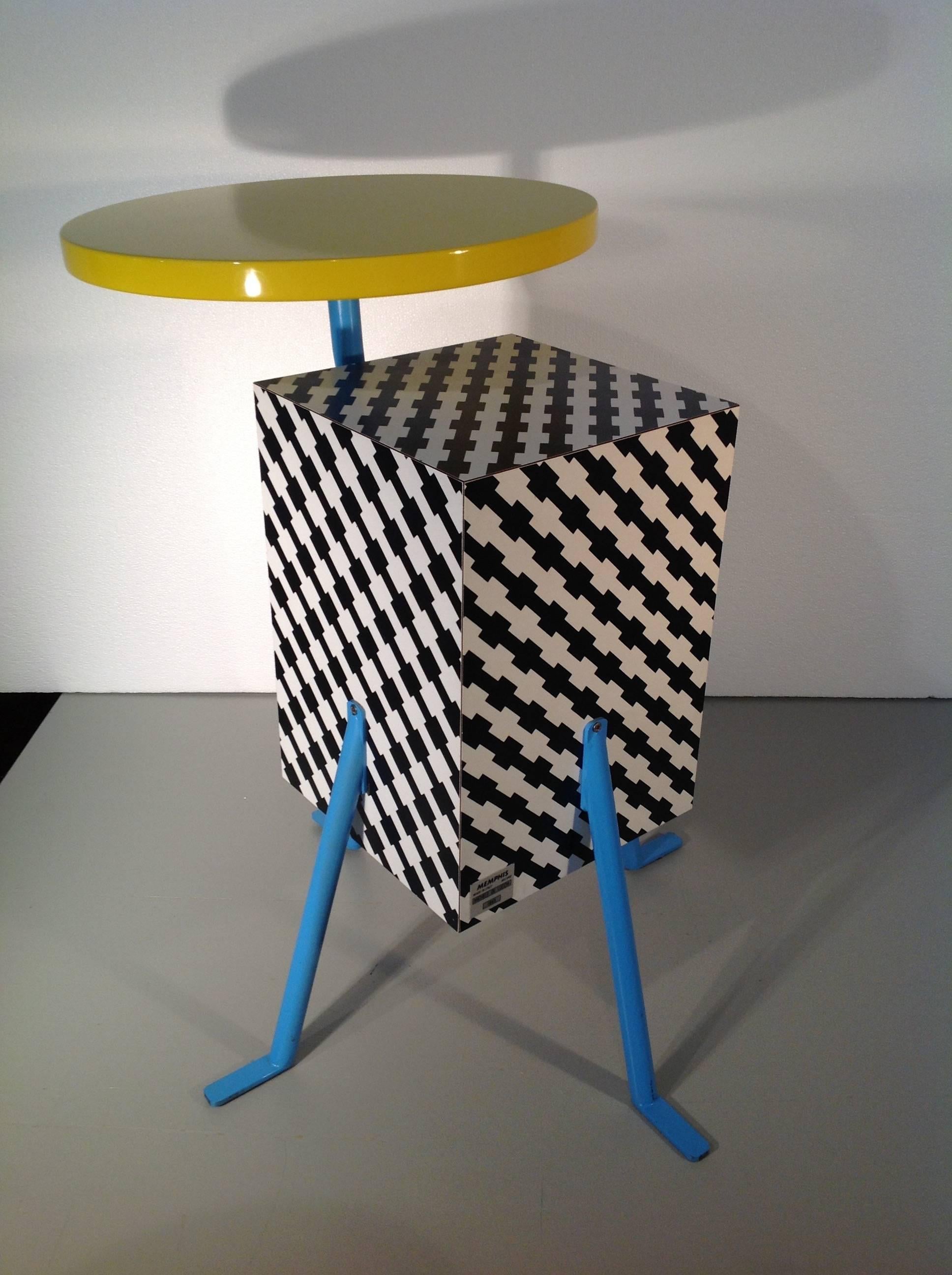 Lacquered KRISTALL Side Table by Michele De Lucchi for Memphis Milano For Sale