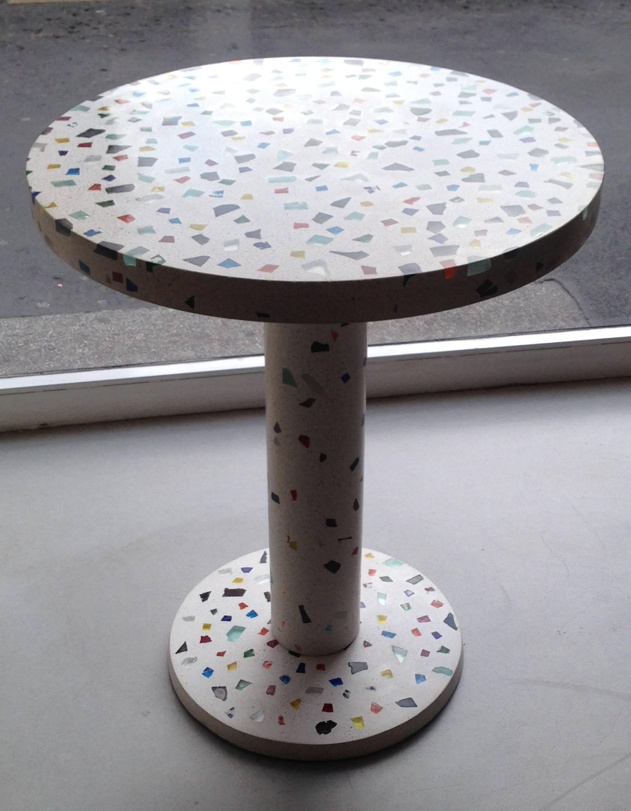 Table ronde de Kyoto (1983)
Shiro Kuramata (Japon) / Memphis Milano
Table d'appoint ronde en métal et terrazzo 