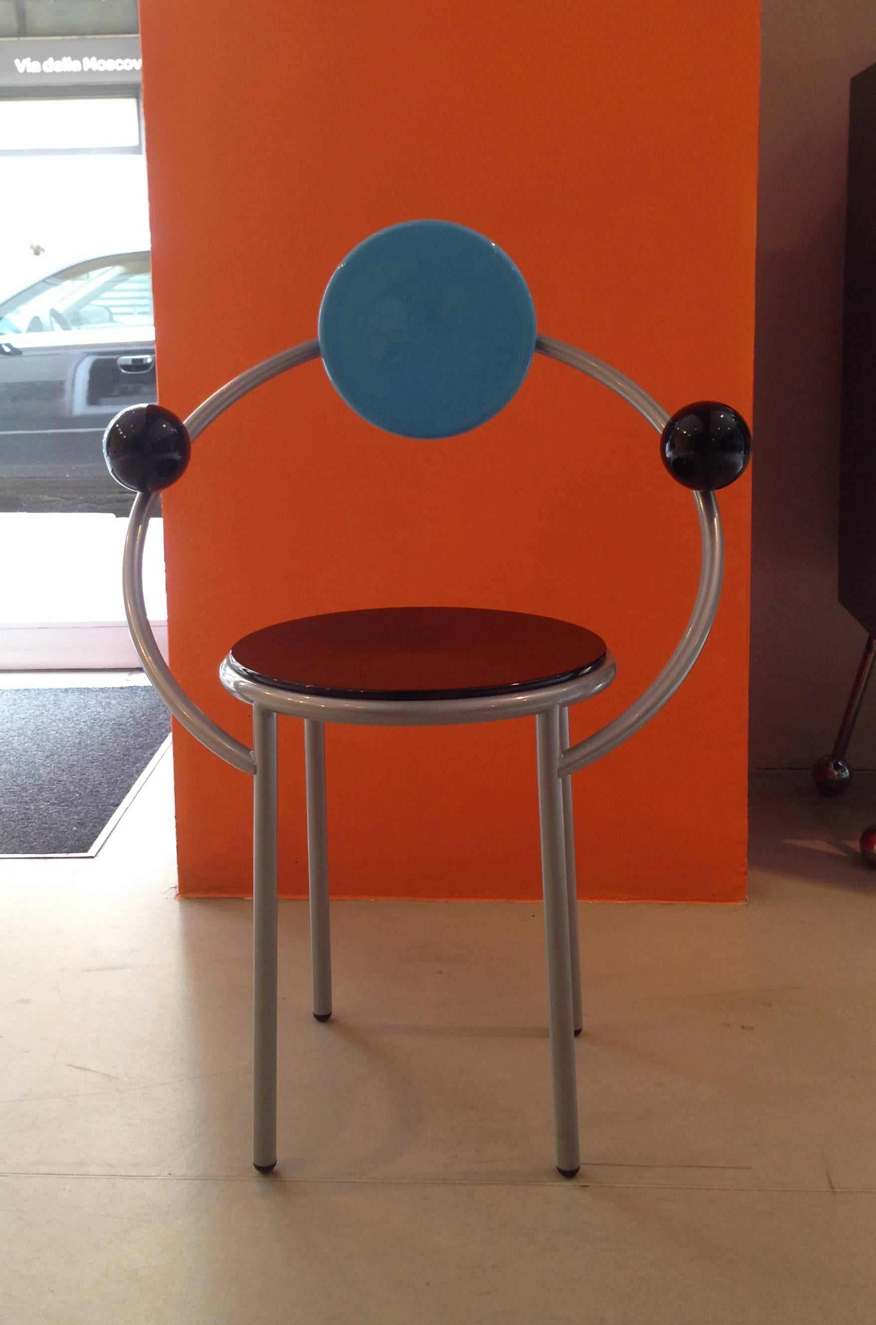 Michele de Lucchi war einer der Mitbegründer der Designgruppe Memphis Milano, die Ende 1980 um die zentrale Figur Ettore Sottsass entstanden ist.

Schon die erste Ausstellung der Gruppe löste einen wahren Begeisterungssturm aus. Seitdem sind die