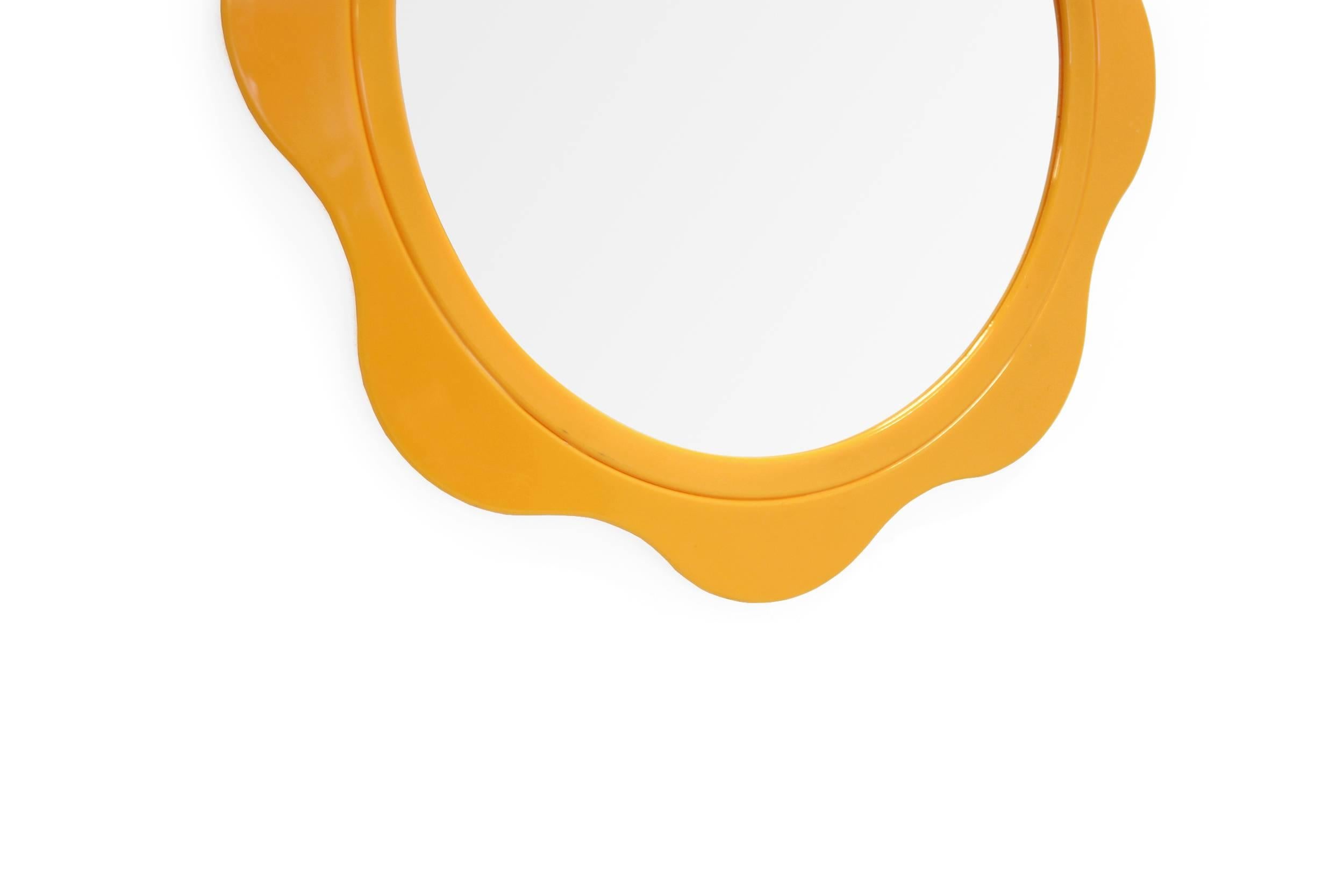 Exuberant circular finnish pop art mirror on a plastic frame. Designed and manufactured by Makisen Kuvastin Oy. In excellent vintage condition. Complimentary word wide shipping.