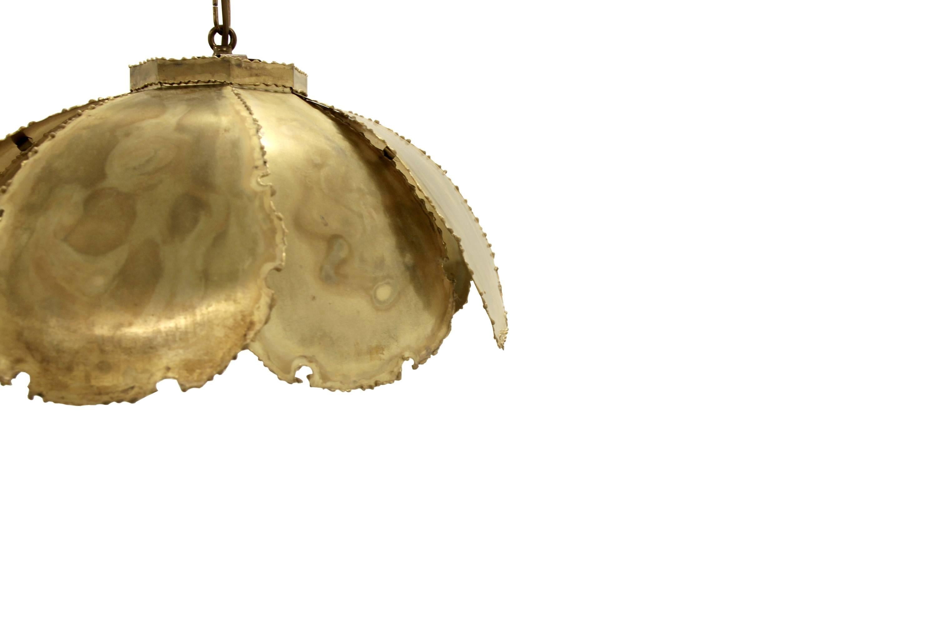 Decorative ceiling lamp in patinated brass.

Designed and made Denmark by Sven Aage Holm Sørensen from 1970s.

The lams is fully working and in excellent vintage condition.

Fixture height: 25cm.