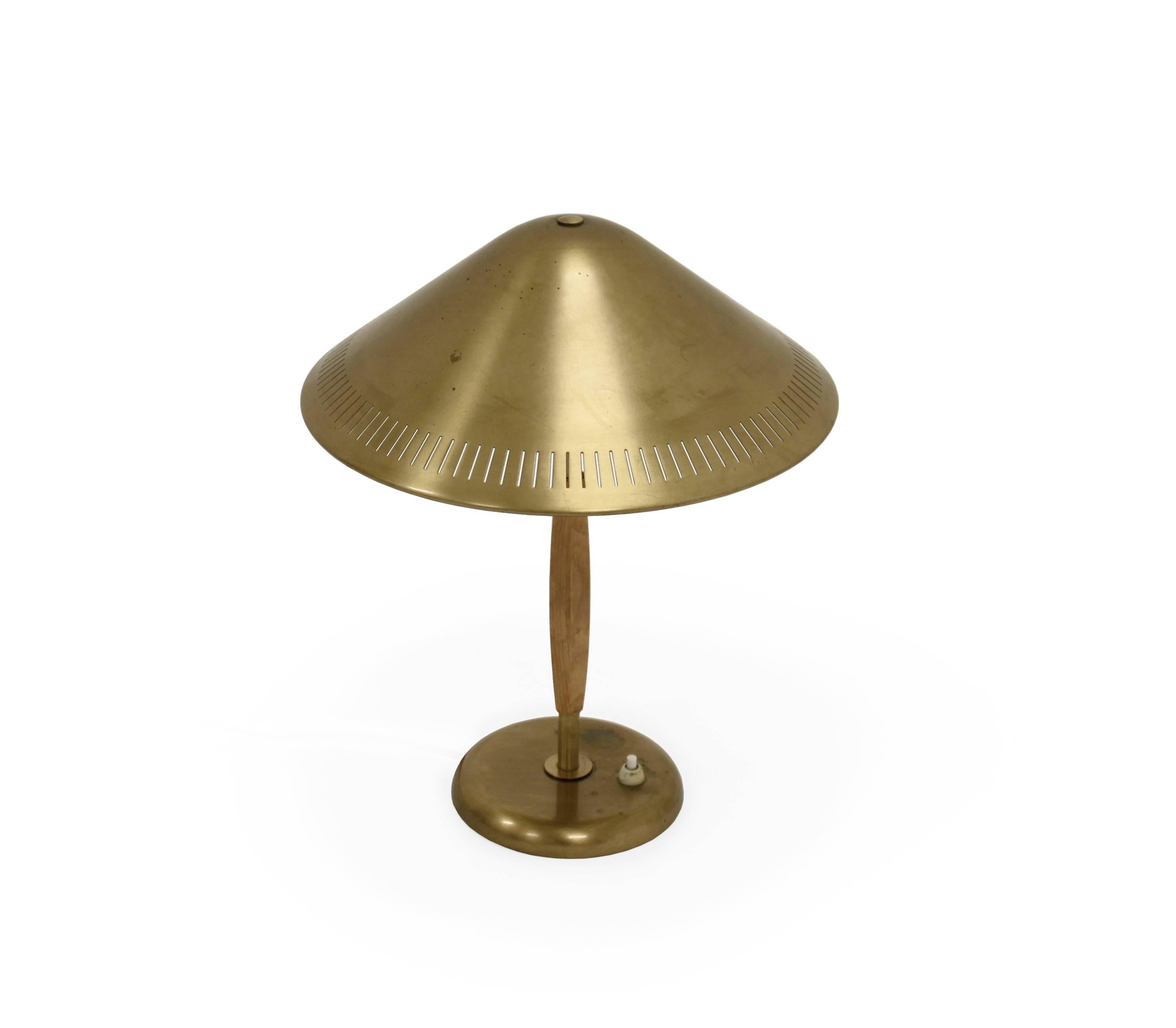 Sublime and wonderful table lamp in brass and beech wood.

Most likely designed and made in Sweden by ASEA from circa 1960s second half.

The lamp is fully working and in good vintage condition. Minor wear and normal signs of surface patina.