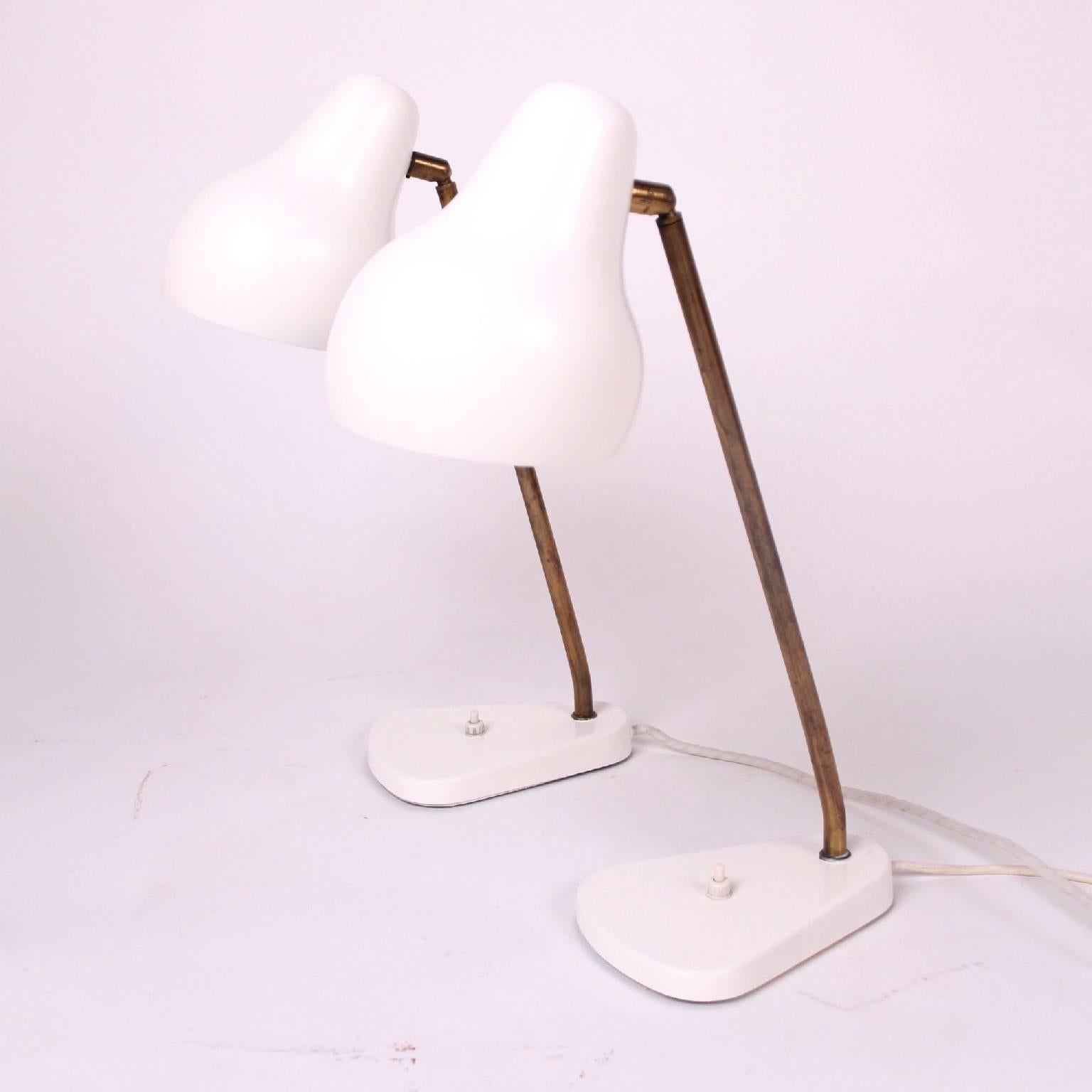 VILHELM LAURITZEN AND LOUIS POULSEN

SCANDINAVIAN MODERN

A pair of original table lamps designed by Vilhelm Lauritzen specifically for the Radiohuset building in Copenhagen in 1942. 

The fixture emits downward directed light. The angle of the