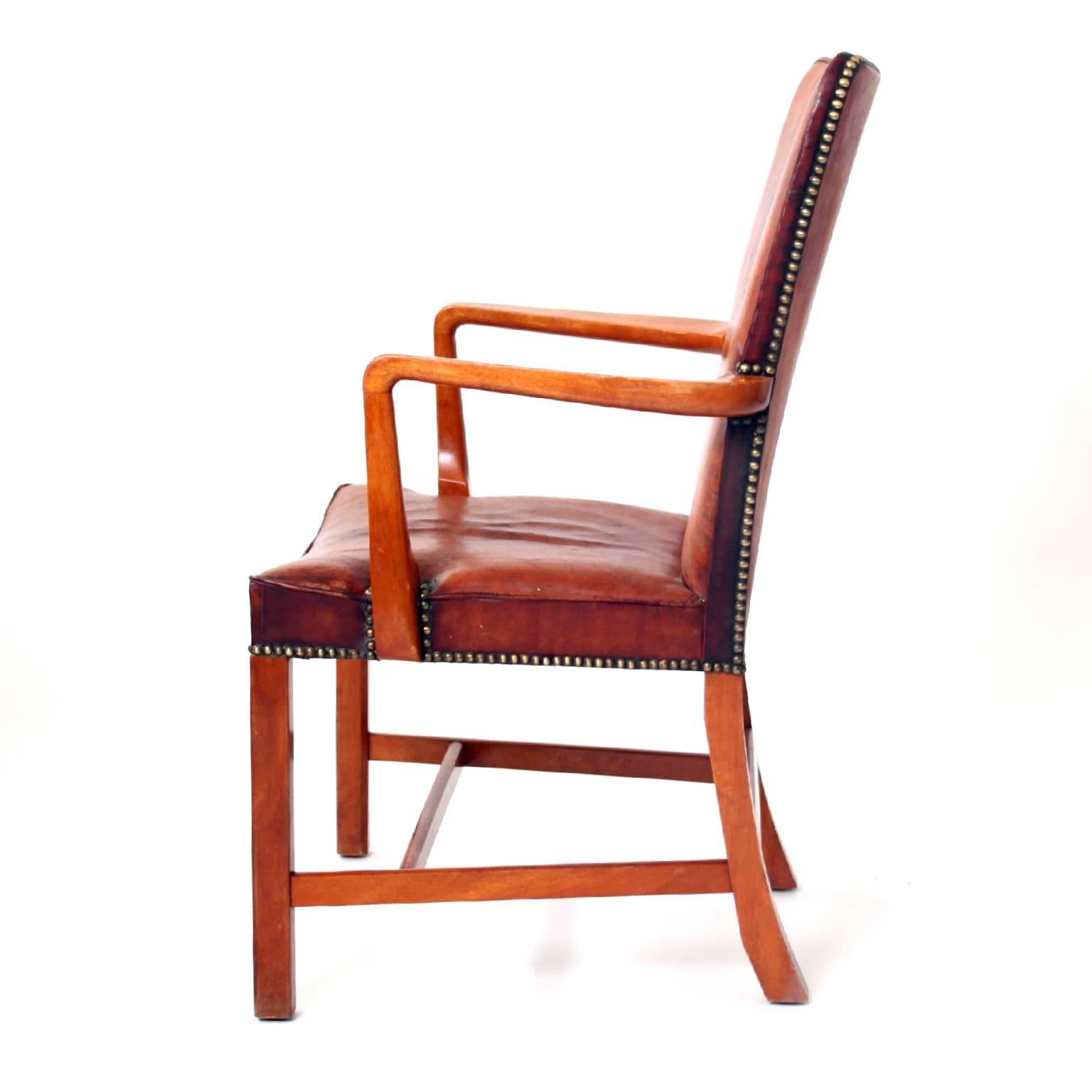 KAARE KLINT & RUD RASMUSSEN  -  MID-CENTURY MODERN DESIGN

This is an excellent original Kaare Klint 'Nørrevold' armchair, model no. 5999. This is the largest chair in the series of 