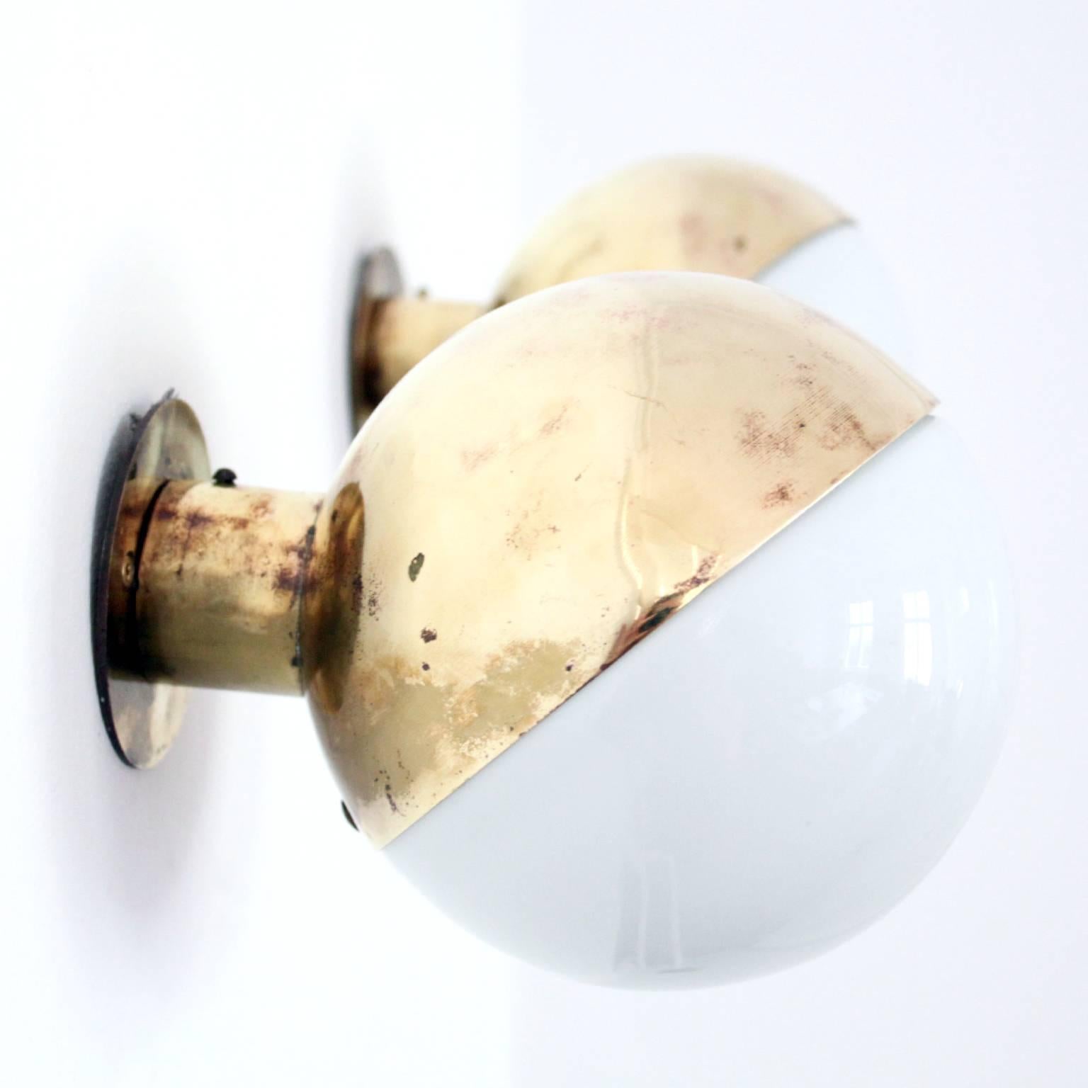 Pair of large and early Radiohuset sconces designed by Vilhelm Lauritzen for the National Broadcasting Building in Copenhagen.

Made with brass and mouth blown opaline glass.

Made by Louis Poulsen, Denmark, circa 1940. Signed with decal