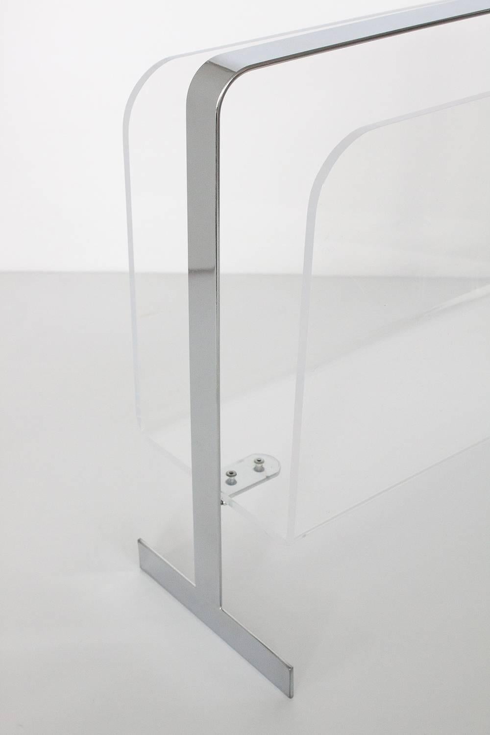 Lucite Chrome Magazine Rack Attributed to Milo Baughman In Good Condition In Chicago, IL