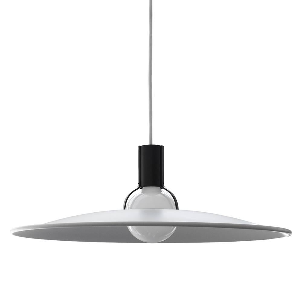 Minimal pendant lamp model 2133 by Gino Sarfatti for Arteluce.  Designed in 1972.  White painted spun aluminum shade is suspended from a 3 pronged black metal socket.  Takes one standard light bulb.  White cord.  No canopy included.  Working