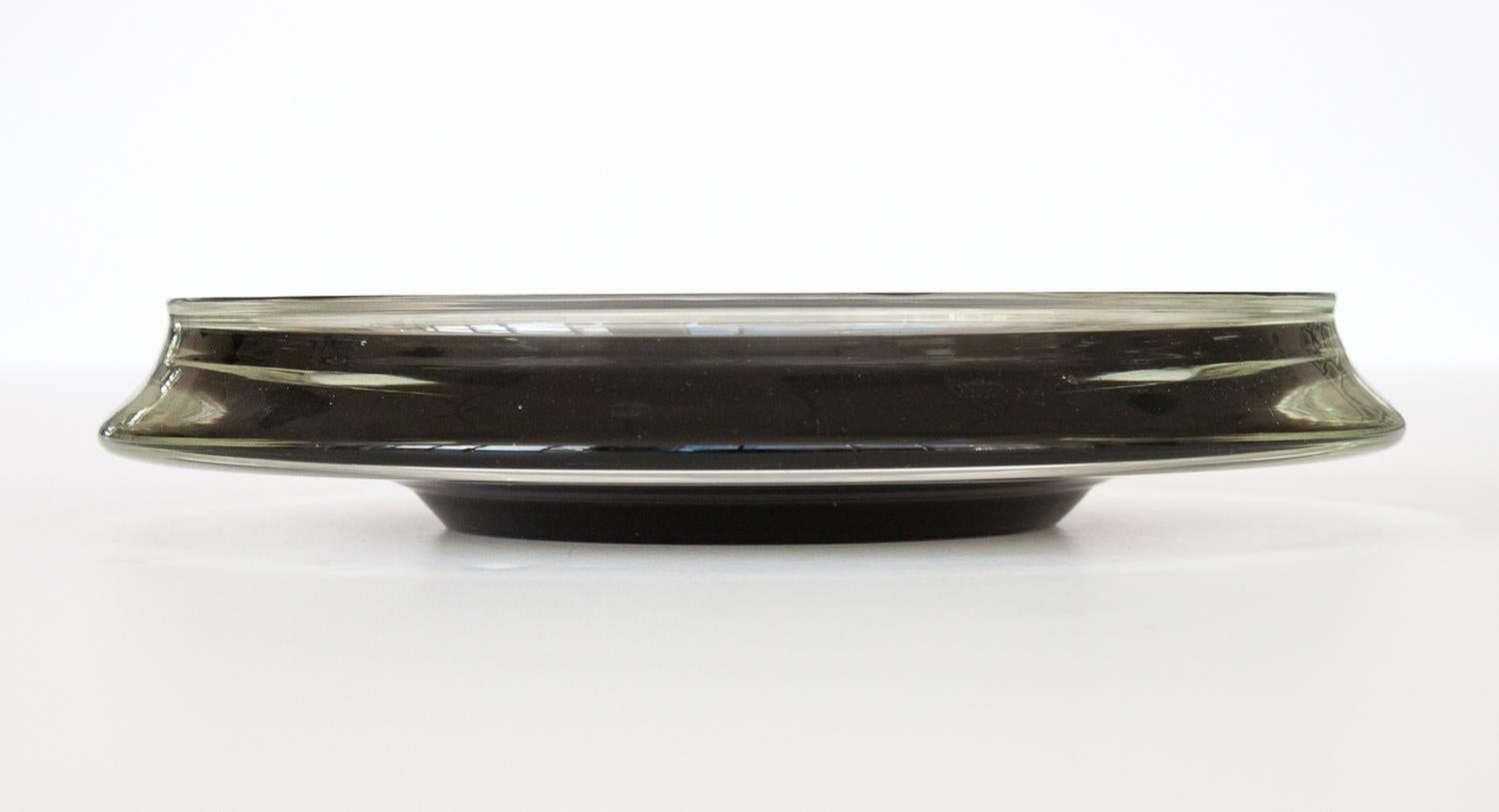 Rare Sergio Asti Murano glass ashtray or low bowl produced by Salviati & Co around 1964. Clear glass with smoke glass center. Unmarked. 

Documented: Part of the Permanent Collection of MOMA (gift of the designer). 

Excellent condition with no