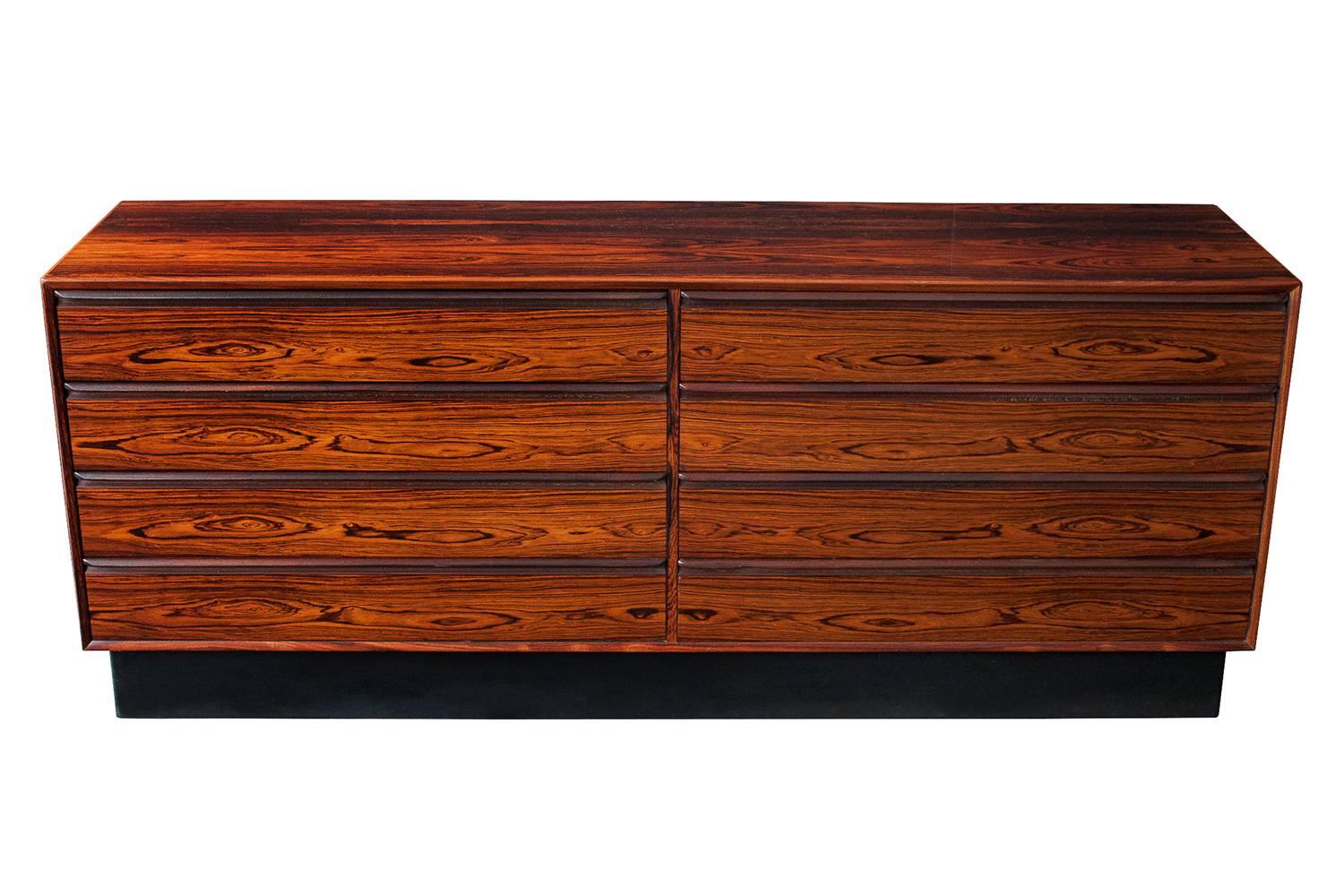 Mid-Century Modern Rosewood Long Eight-Drawer Dresser by Westnofa