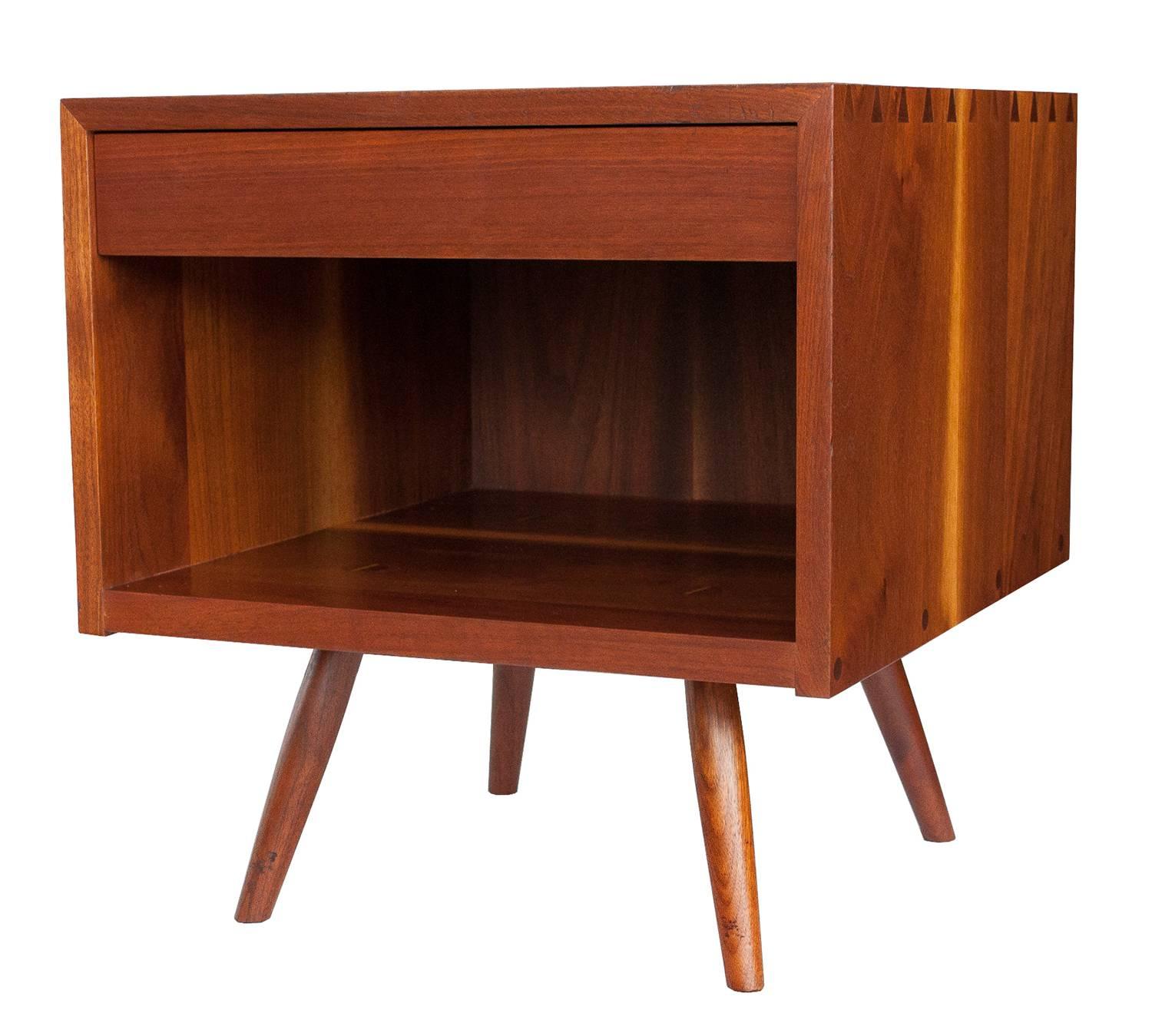 Pair of Solid Walnut Nightstands by George Nakashima In Excellent Condition In Chicago, IL