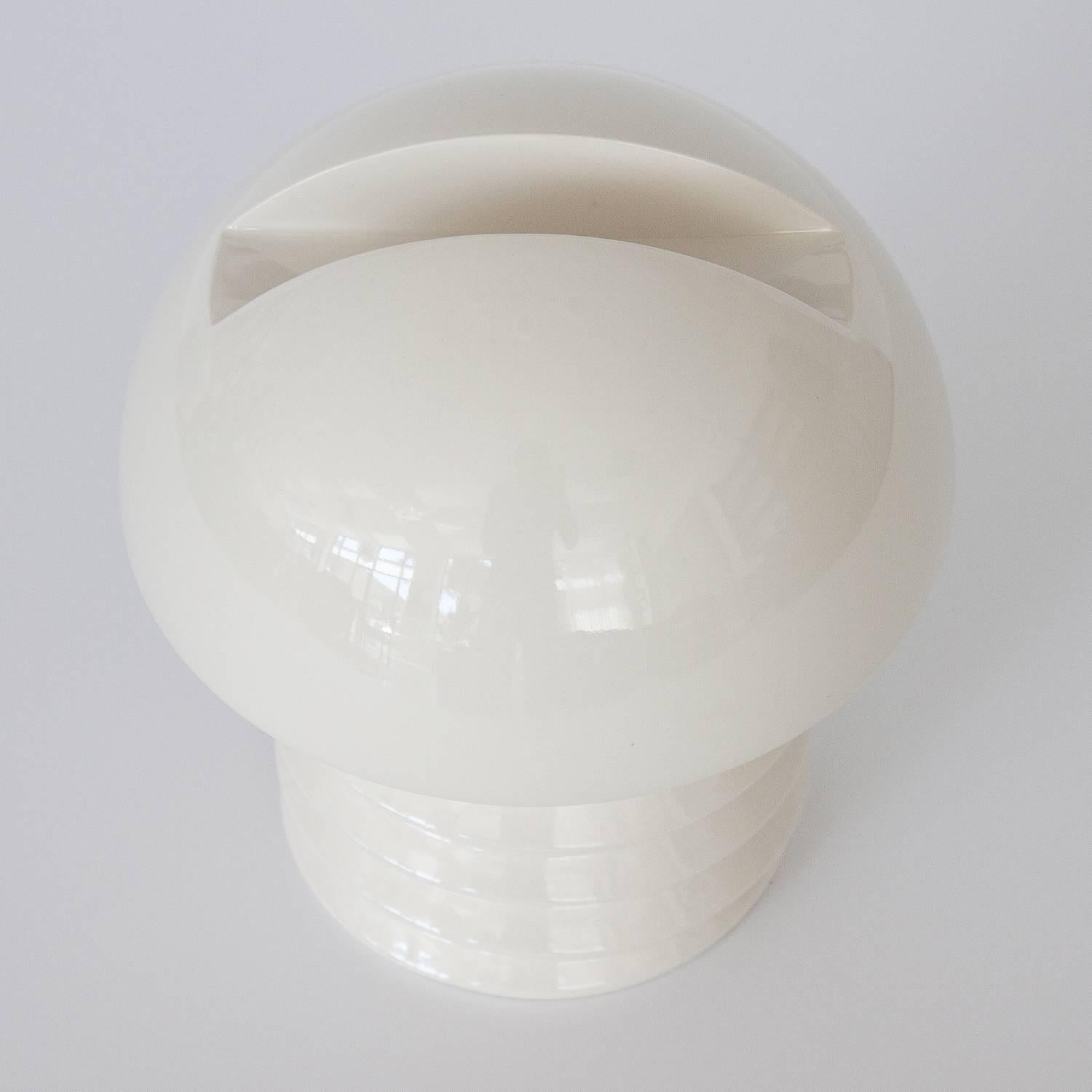 1960s Pop Art Screw Shaped White Ceramic Jar In Excellent Condition In Chicago, IL