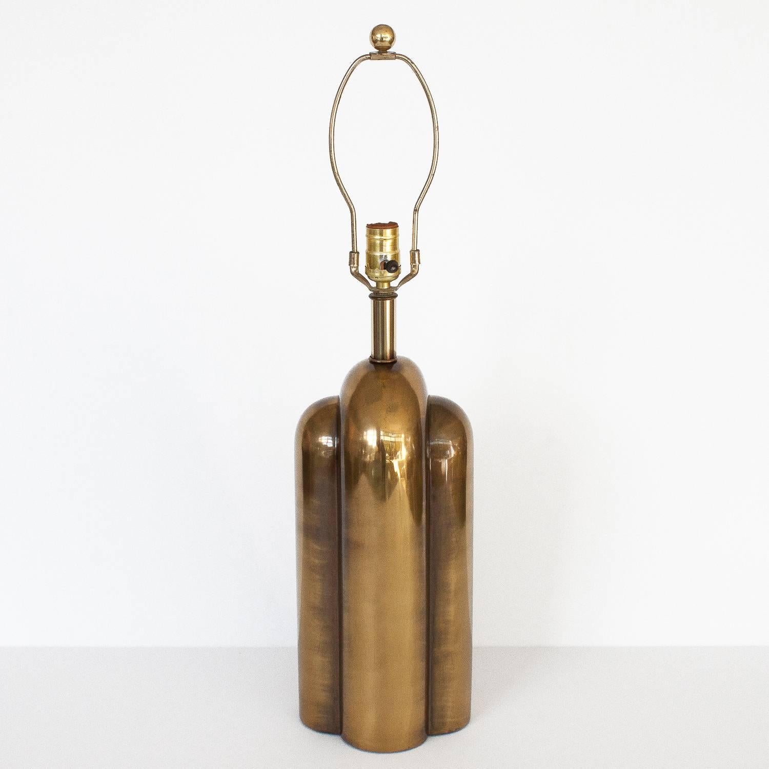 1970s Westwood industries modernist lamp with a streamlined machine aged brass or bronze form. Solid brass ball finial. Takes one standard light bulb. Working condition. Sold sans shade.

Base measures 15