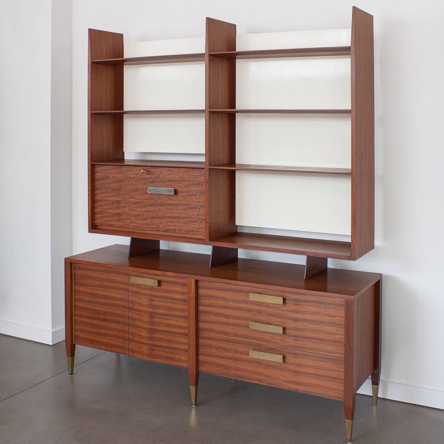 A rare Gio Ponti (1891-1979) display cabinet for Singer & Sons, circa 1957. Model 4120. Beautiful Italian walnut construction. The lower sideboard cabinet features two doors concealing one adjustable shelf, three drawers, and brass pulls/leg end