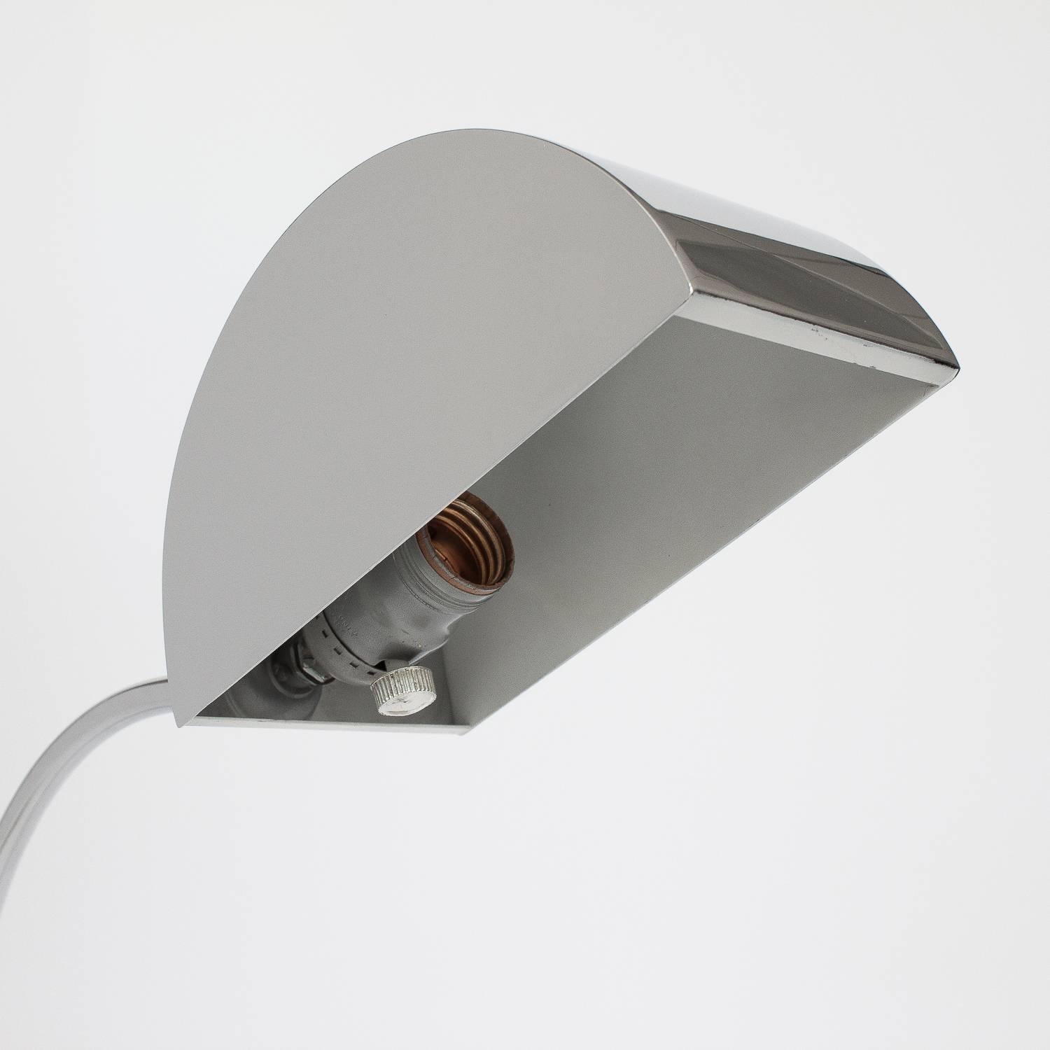 Koch and Lowy Chrome Cantilevered Modernist Desk Lamp In Excellent Condition In Chicago, IL