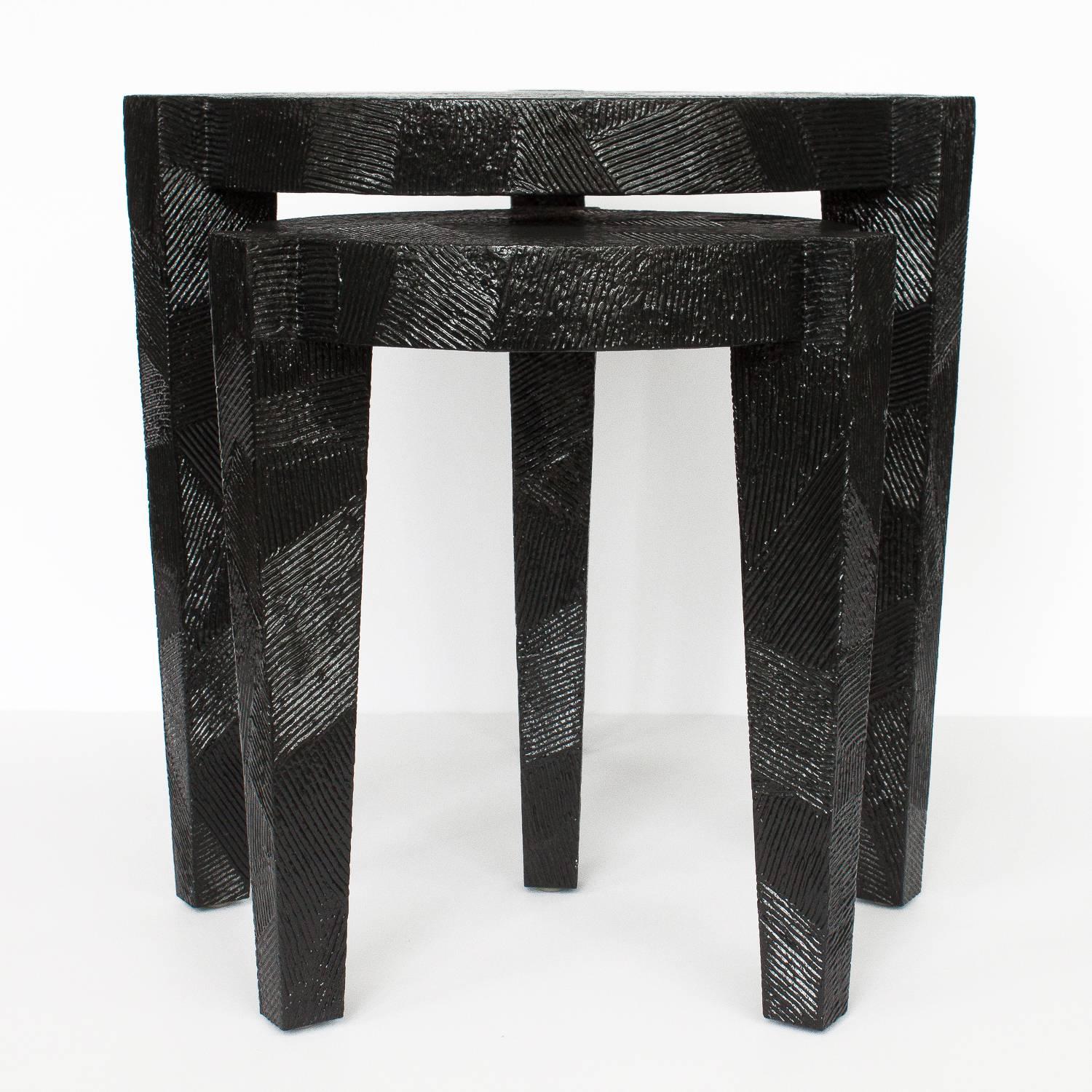 Set Black Lacquered Textured Nesting Side Tables In Excellent Condition In Chicago, IL