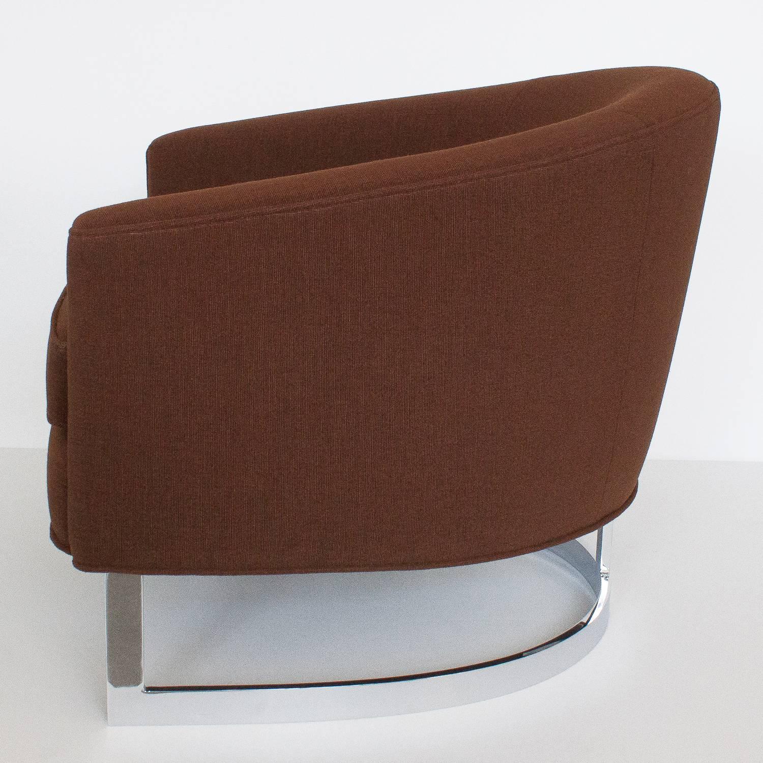 Mid-Century Modern Pair of Milo Baughman Style Chrome Base Barrel Back Lounge Chairs