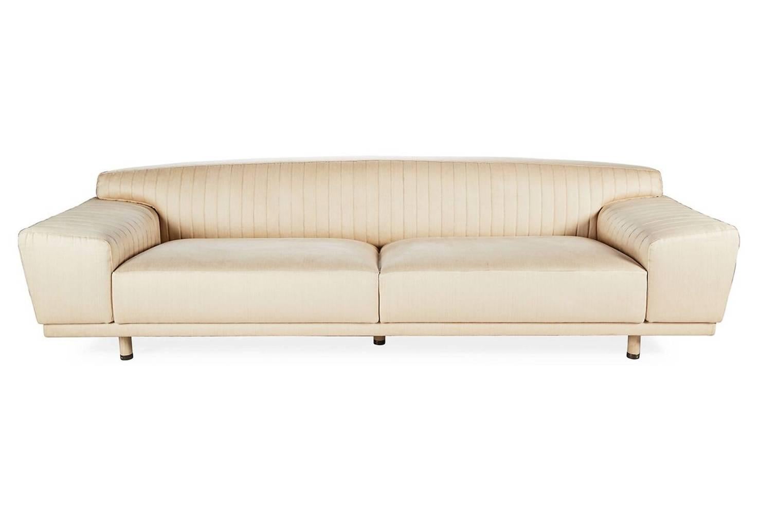 Sofa in beige fabric.