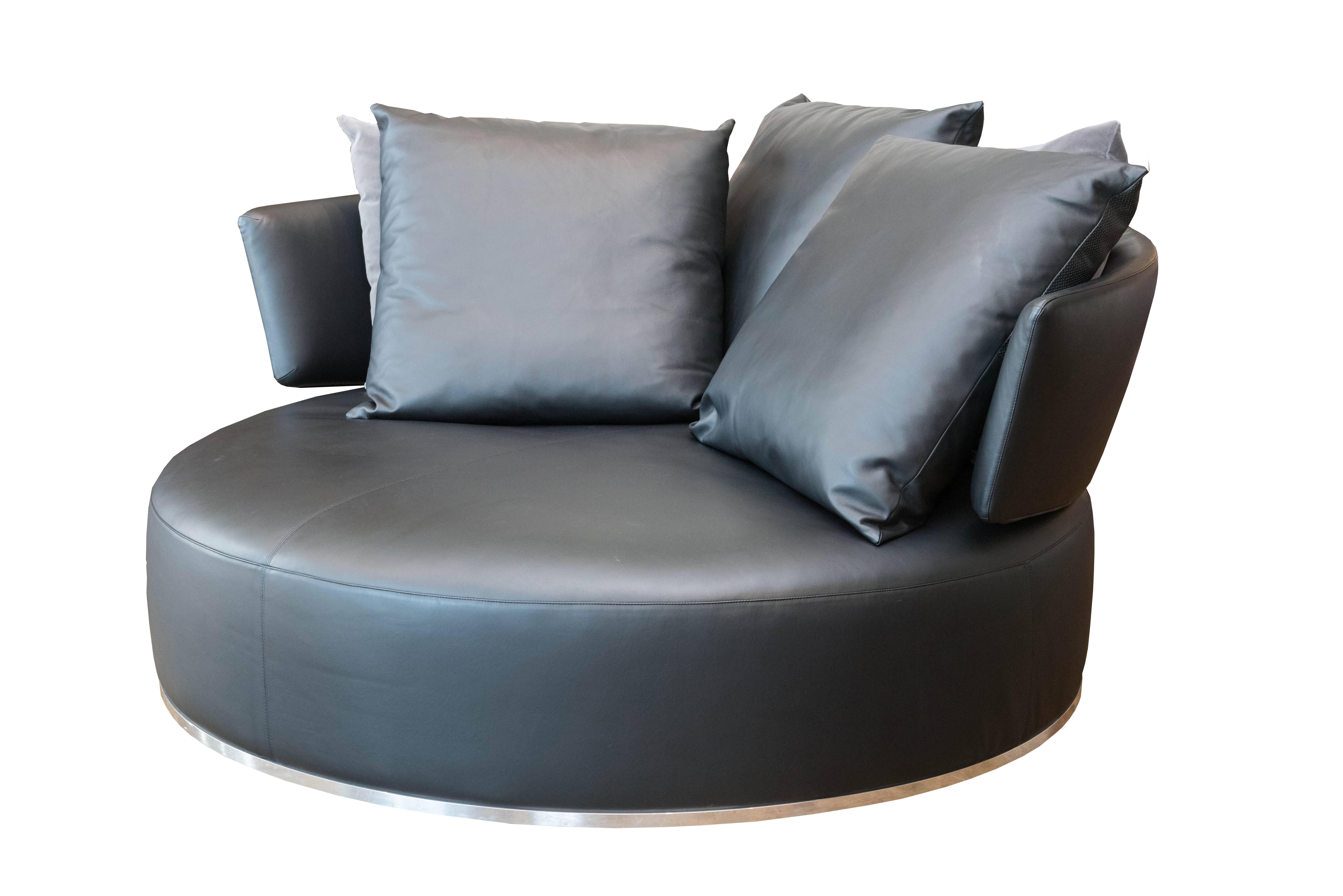 Description

Amoenus is a range of chairs with a strong personality offering great comfort. linear sofa with a deep seat padded with down; the corner or chaise longue version marked by a sizeable and enveloping backrest-armrest. the circular and