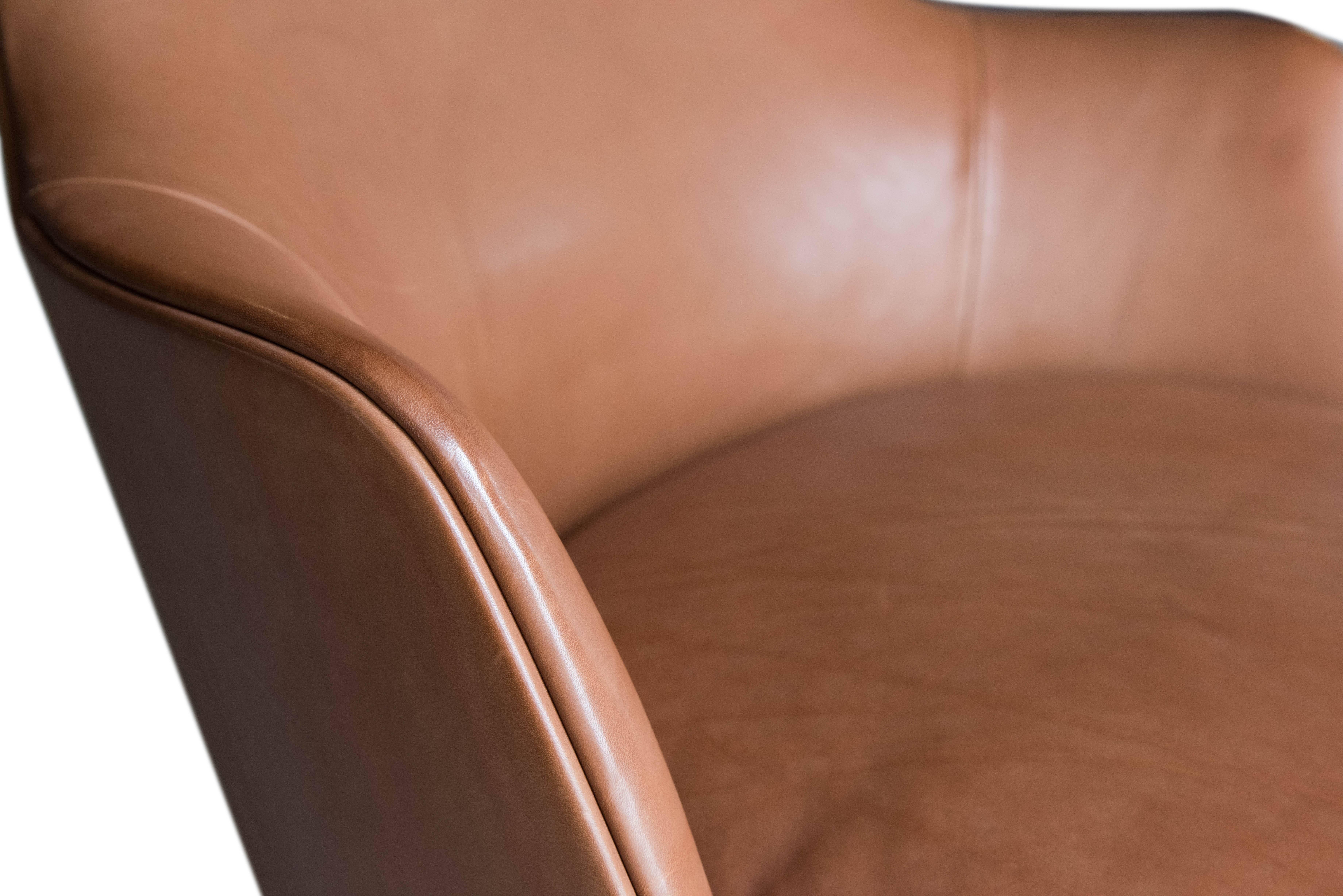 Flexform Guscio Leather Armchair In Excellent Condition For Sale In Houston, TX